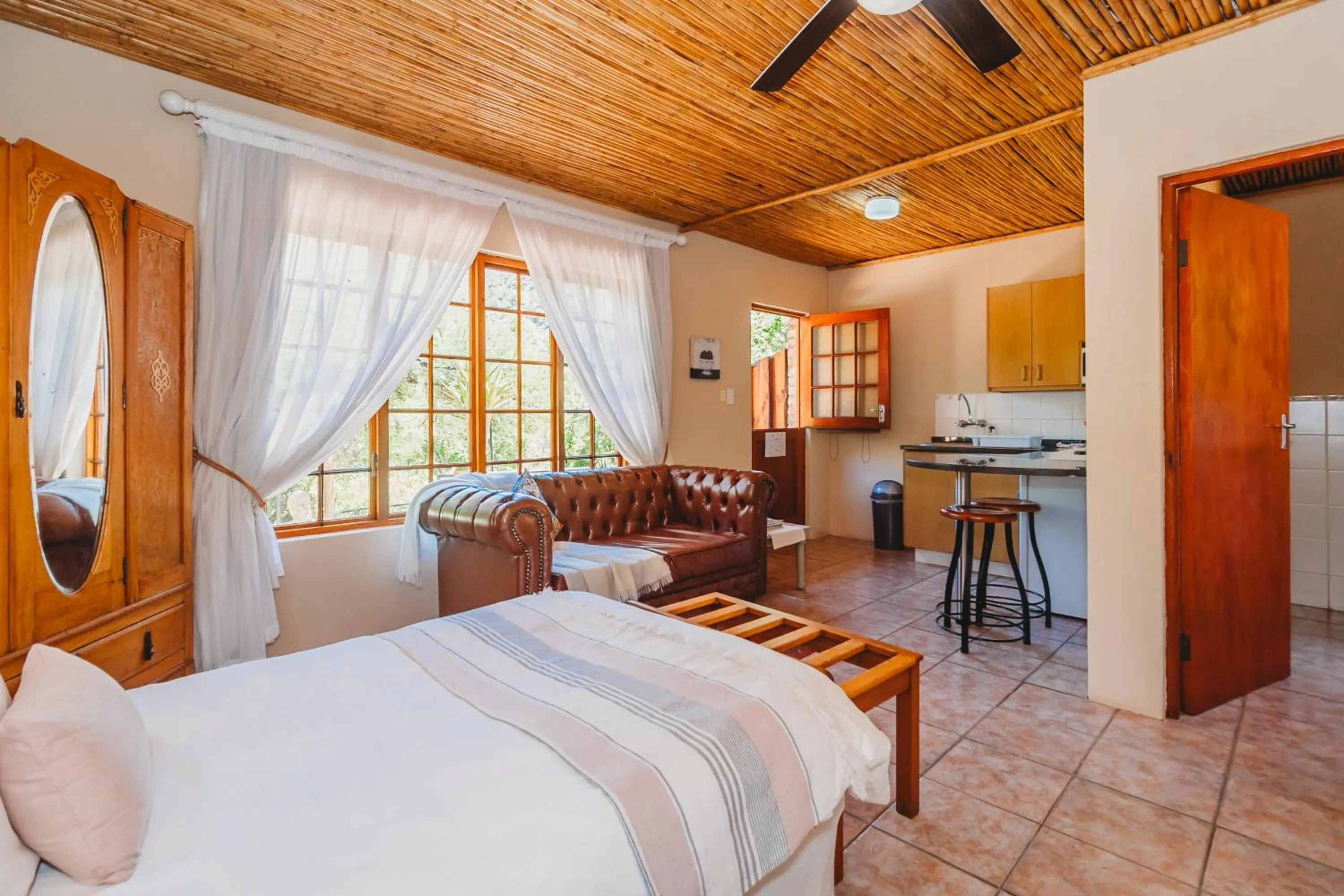 Twin Room in De Poort Country Lodge