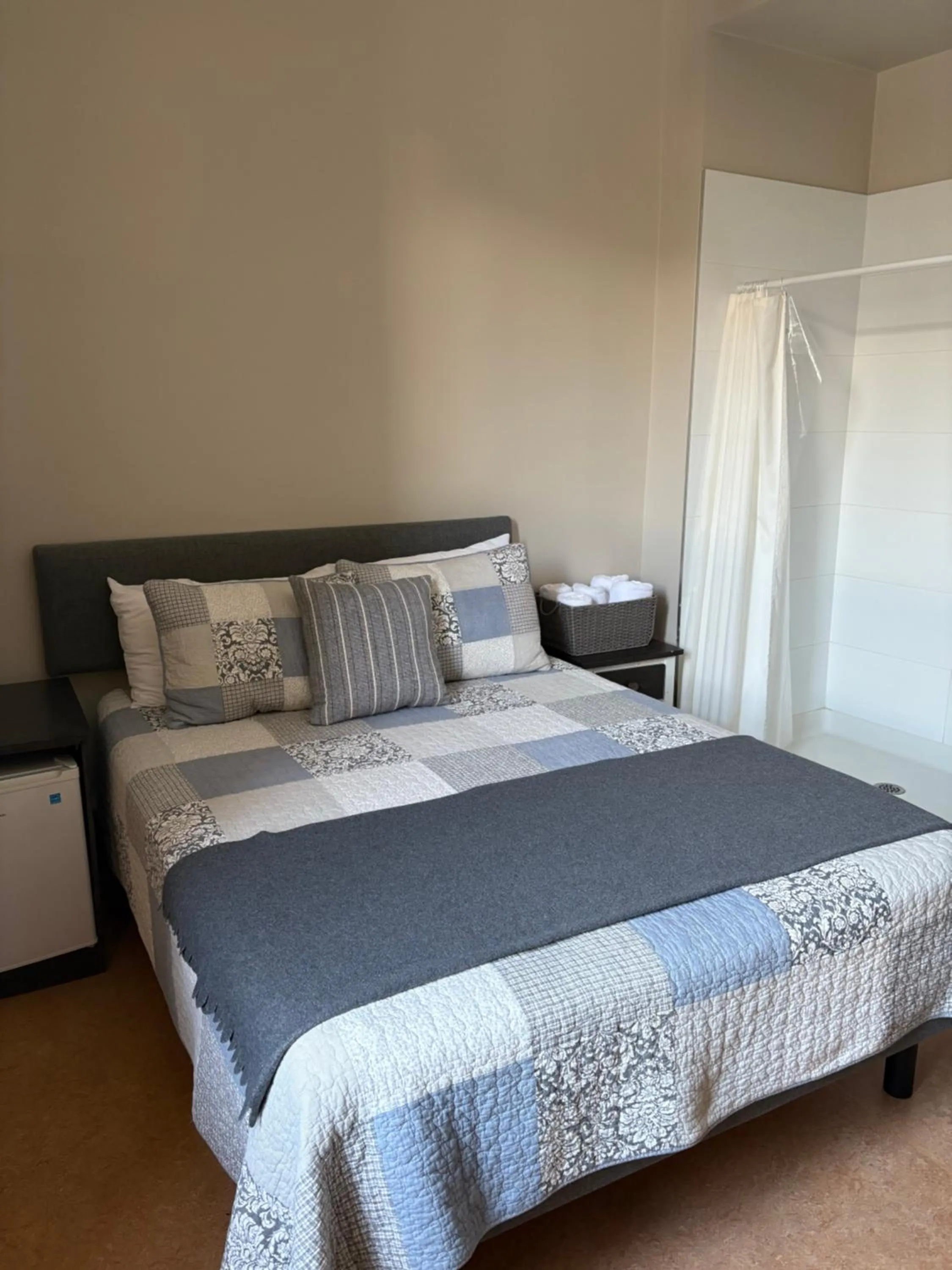 Bed in Auberge de l'Abbaye d'Oka