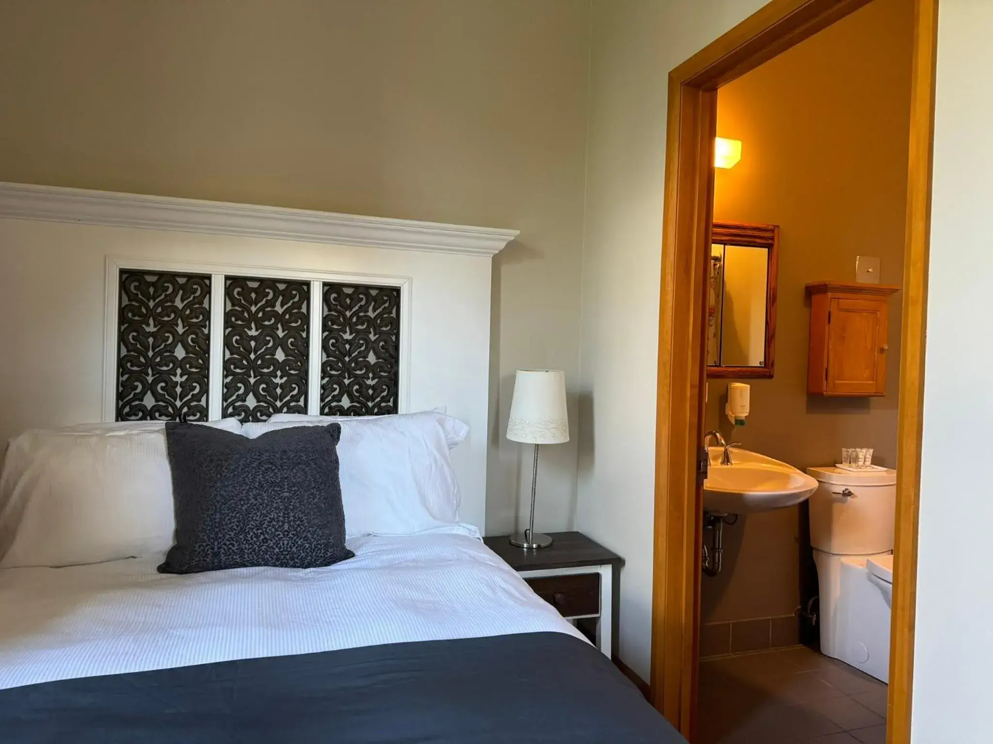 Deluxe Double Studio in Auberge de l'Abbaye d'Oka Deluxe Double Studio in Auberge de l'Abbaye d'Oka