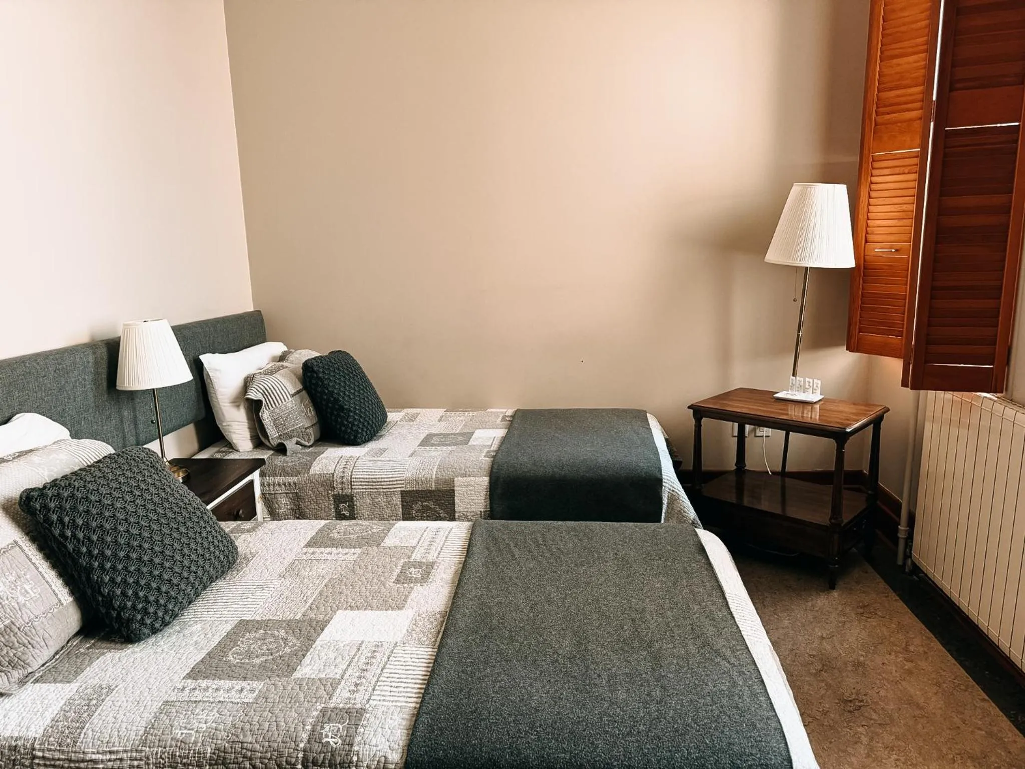 Bed in Auberge de l'Abbaye d'Oka