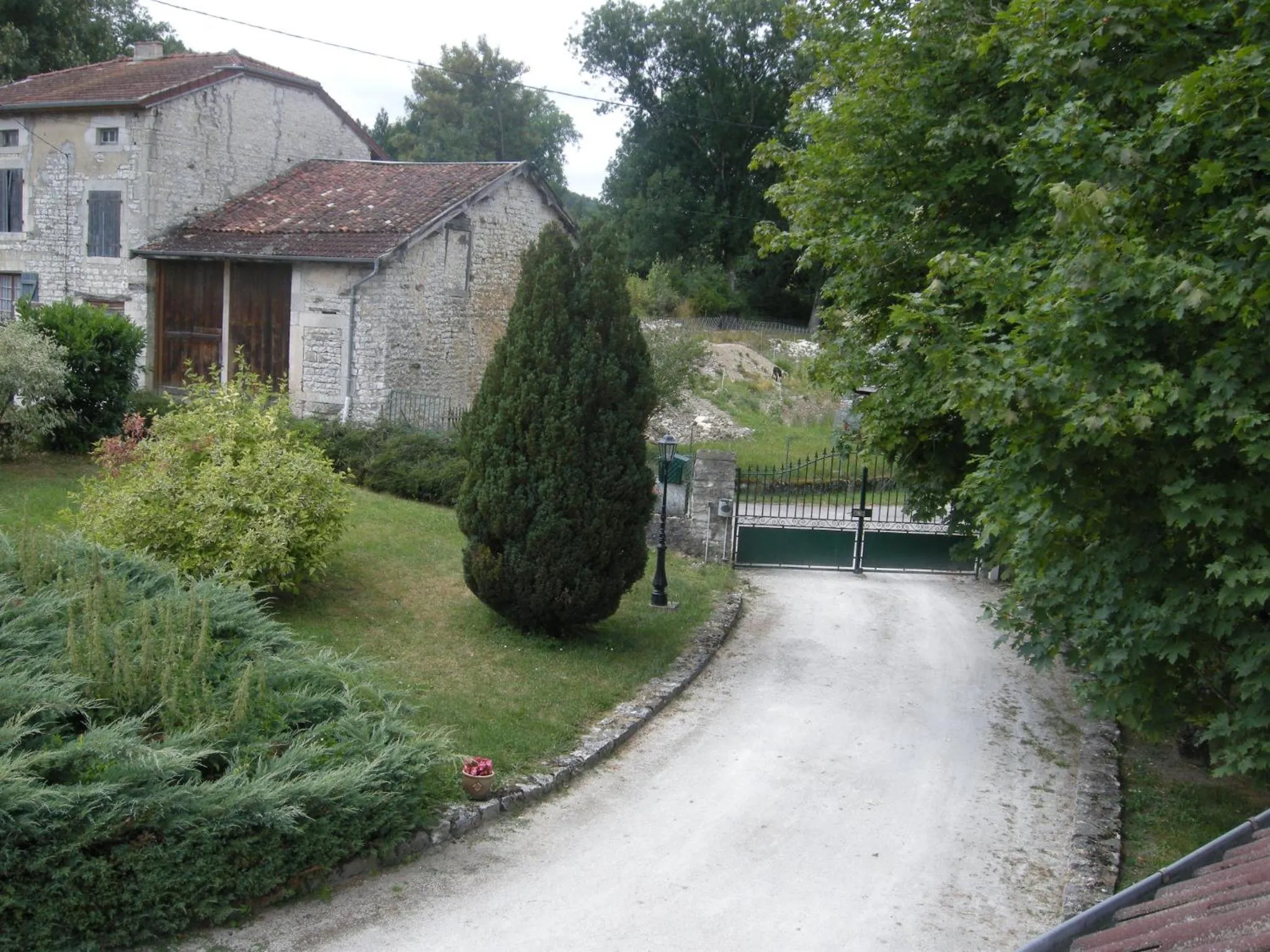 Quiet street view in Le Grand Pré