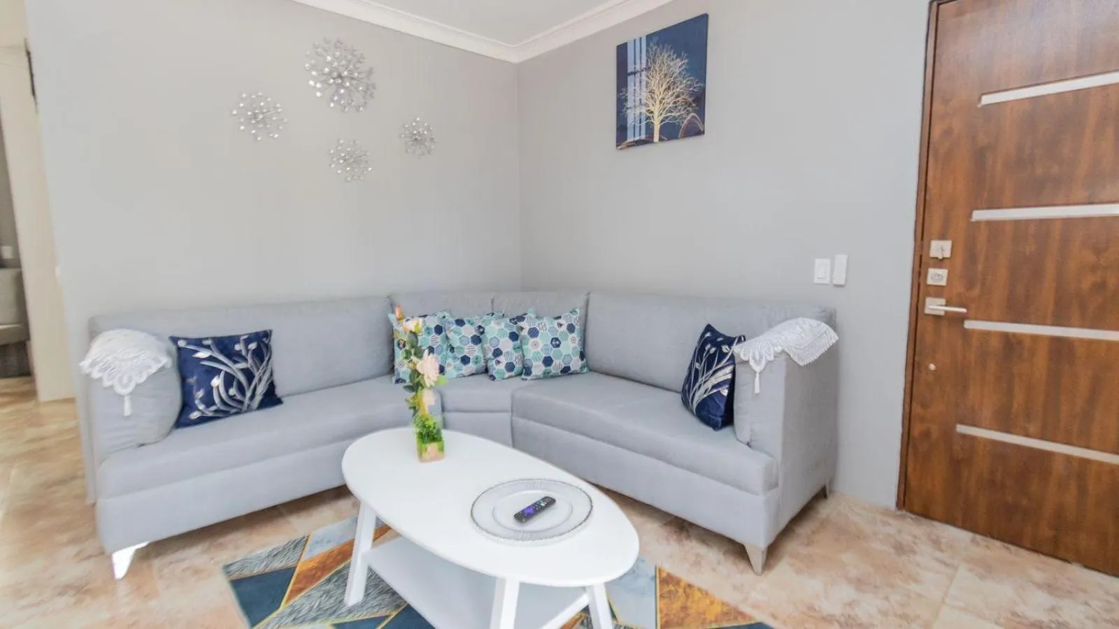 Seating area in Nely y Pietro share apartment