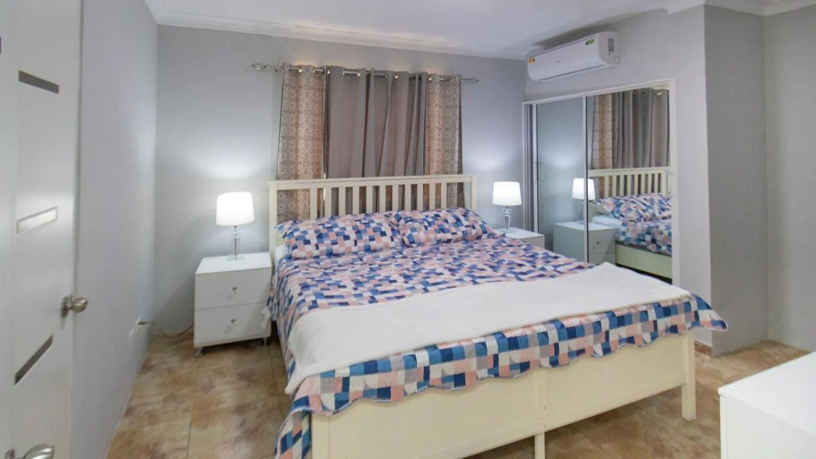Bedroom, Bed in Nely y Pietro share apartment