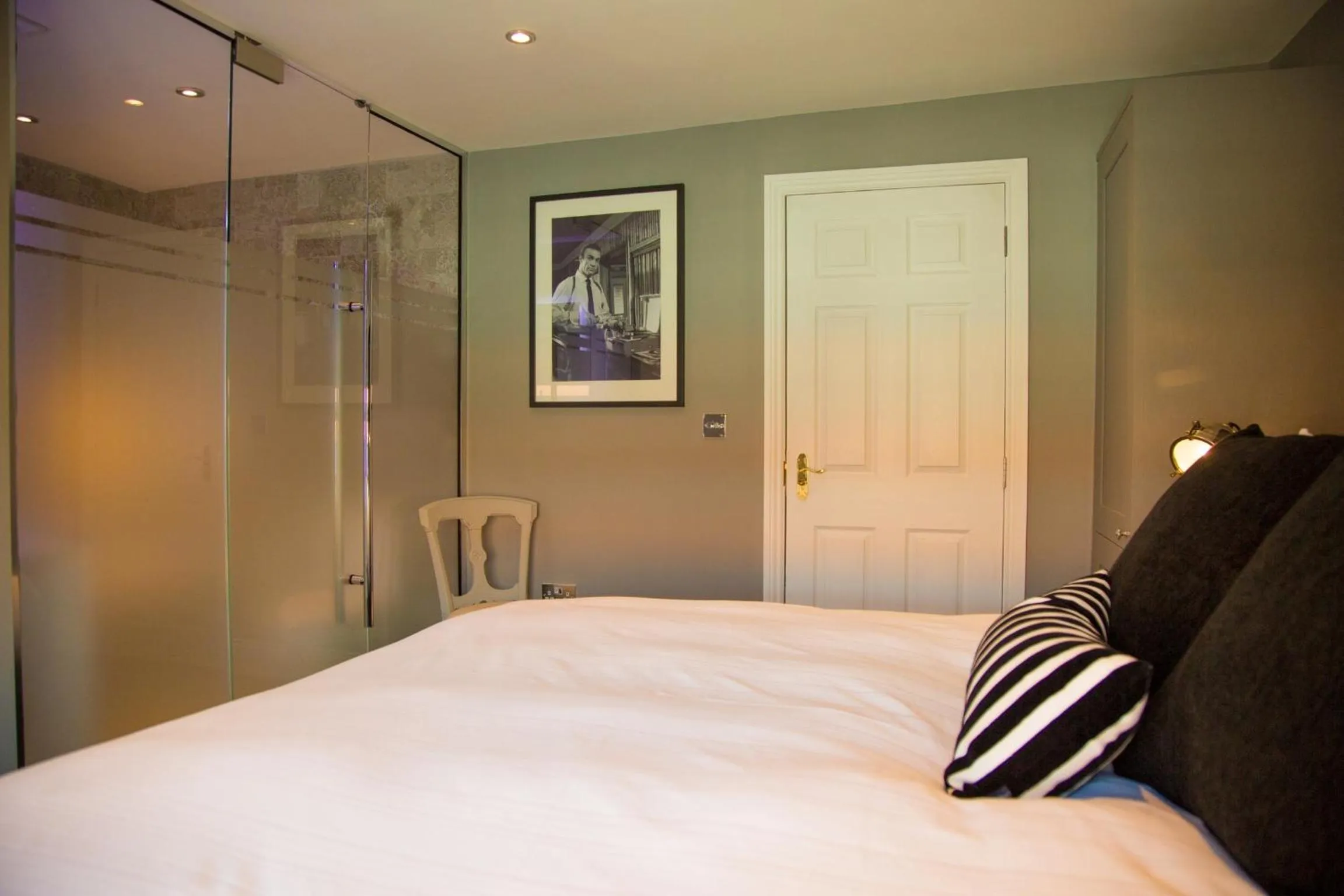 Bedroom, Bed in No.10 Preston