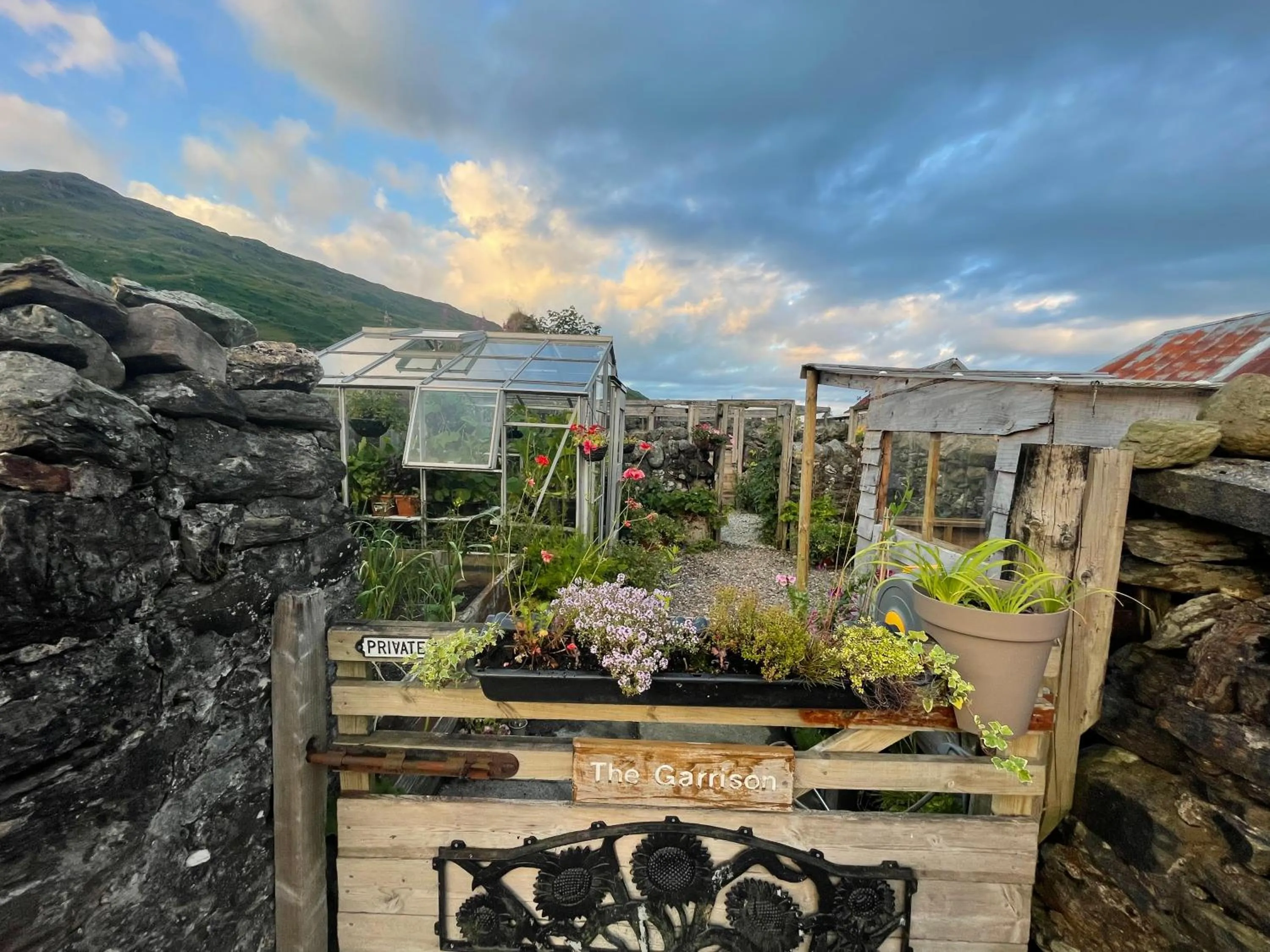 Garrison Farm with Hot Tub