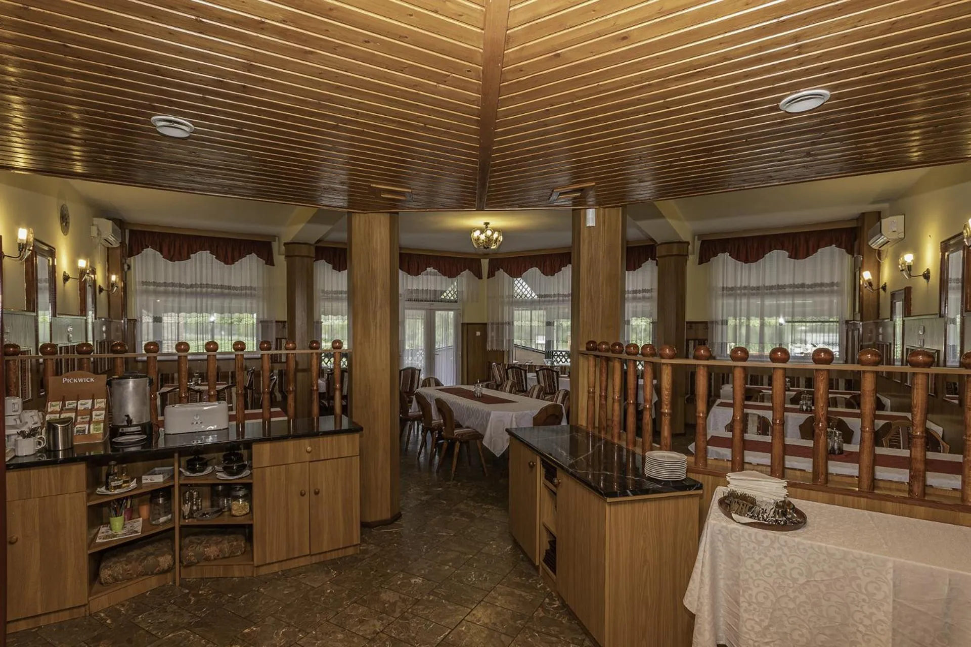 Restaurant/places to eat in Hableány Hotel