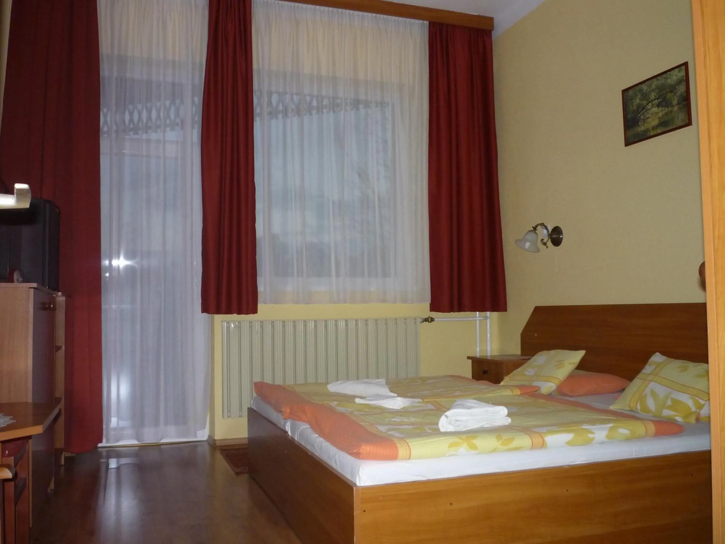 Photo of the whole room, Bed in Hableány Hotel