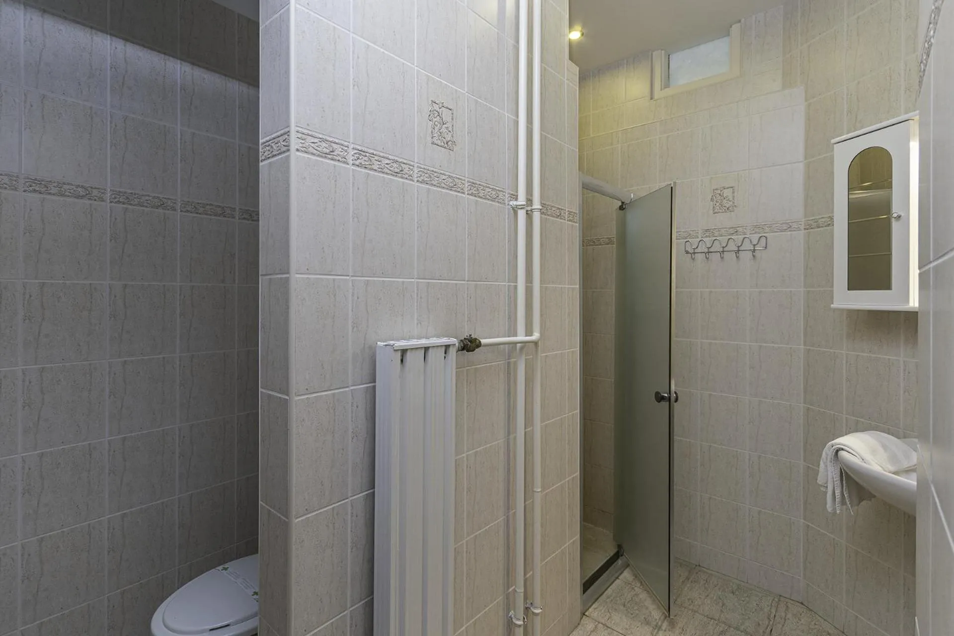 Shower in Hableány Hotel