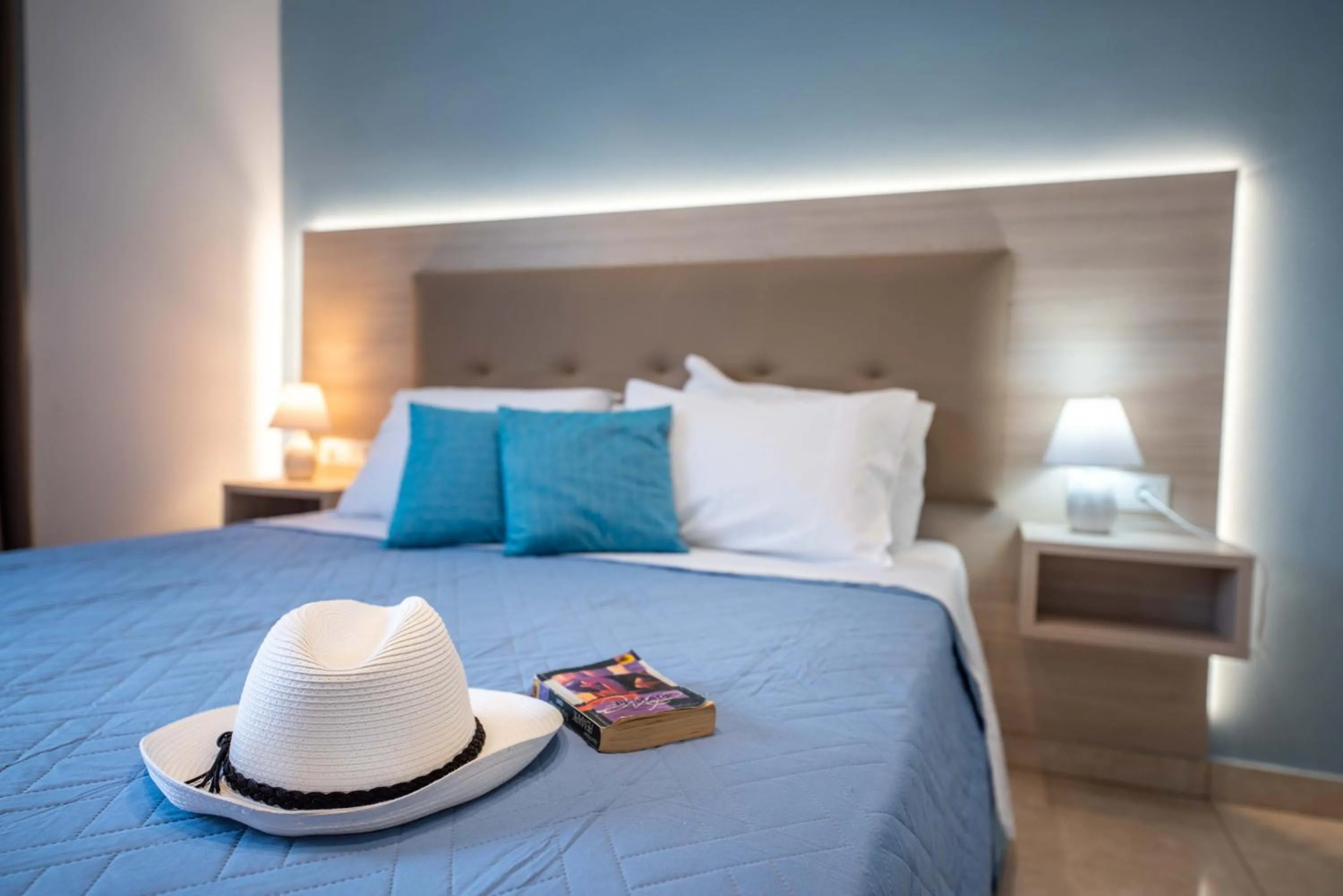 Drinks, Bed in Stegna Bay Apartment
