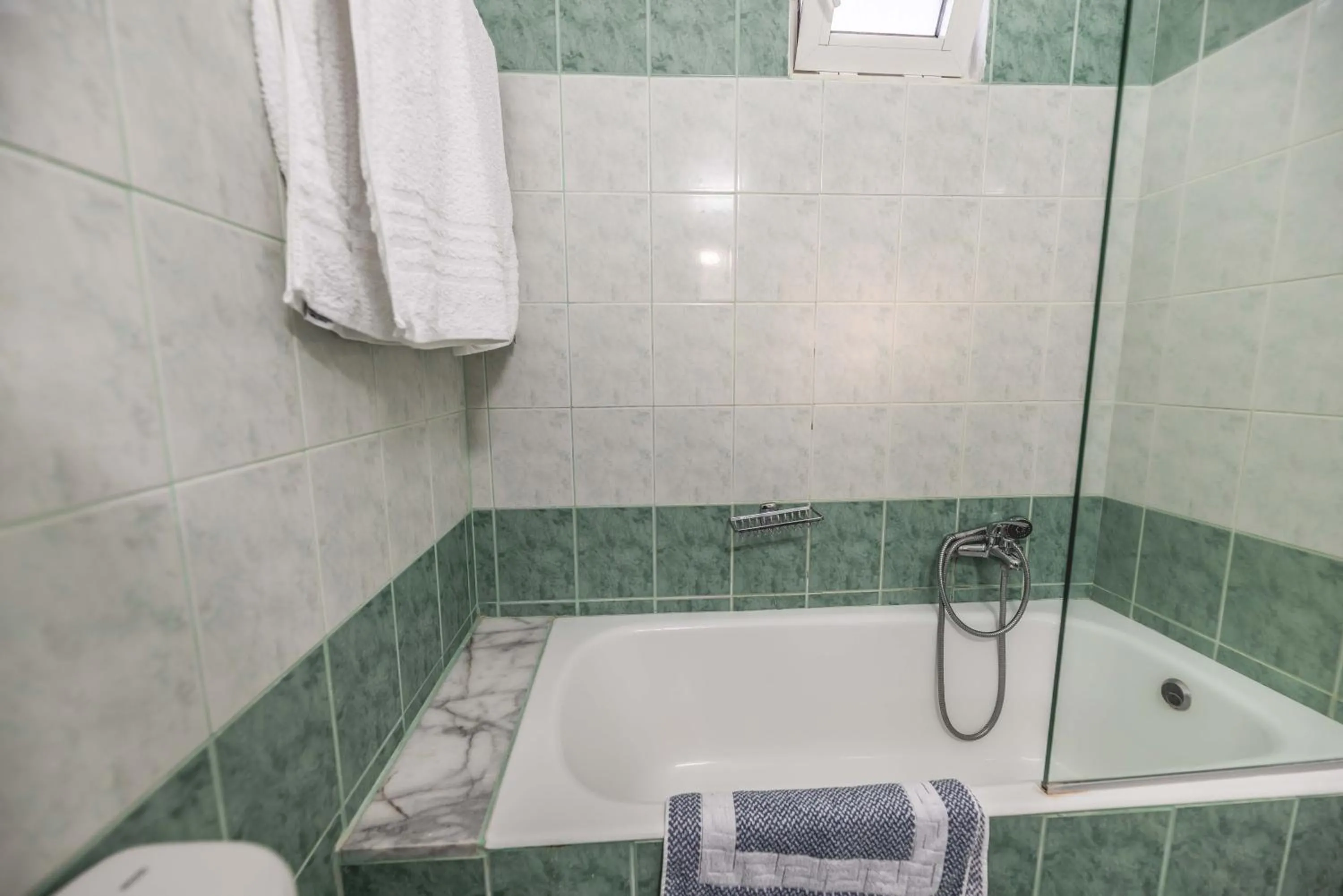 Massage in Stegna Bay Apartment