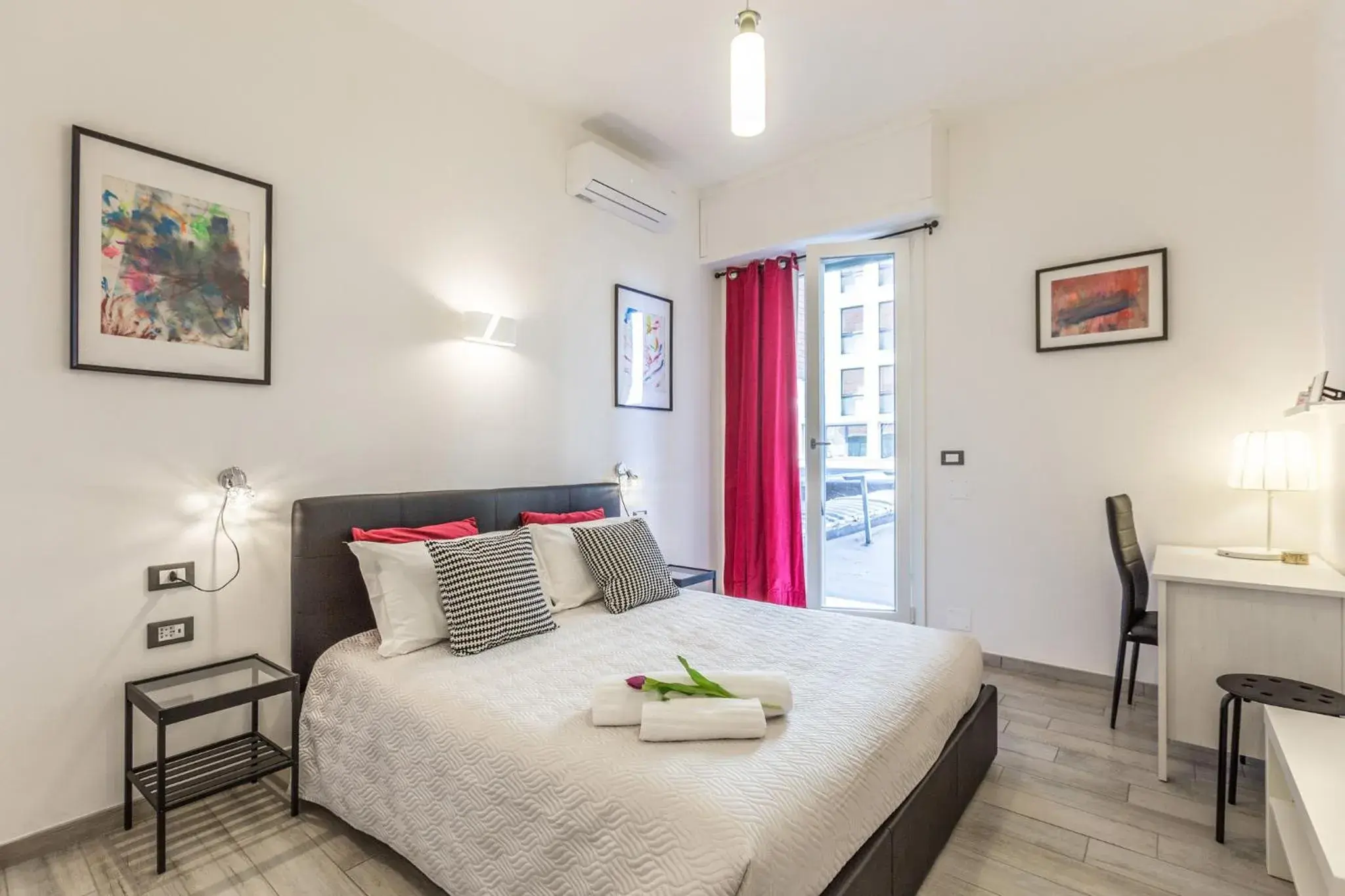 Bedroom, Bed in Central City Rooms Bedroom, Bed in Central City Rooms