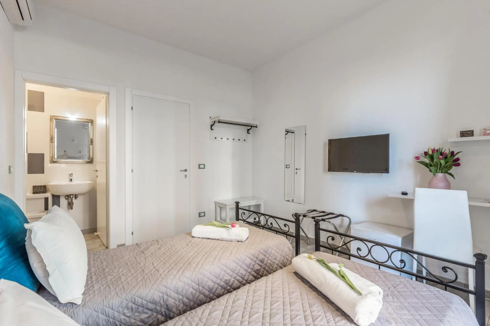 Bed in Central City Rooms