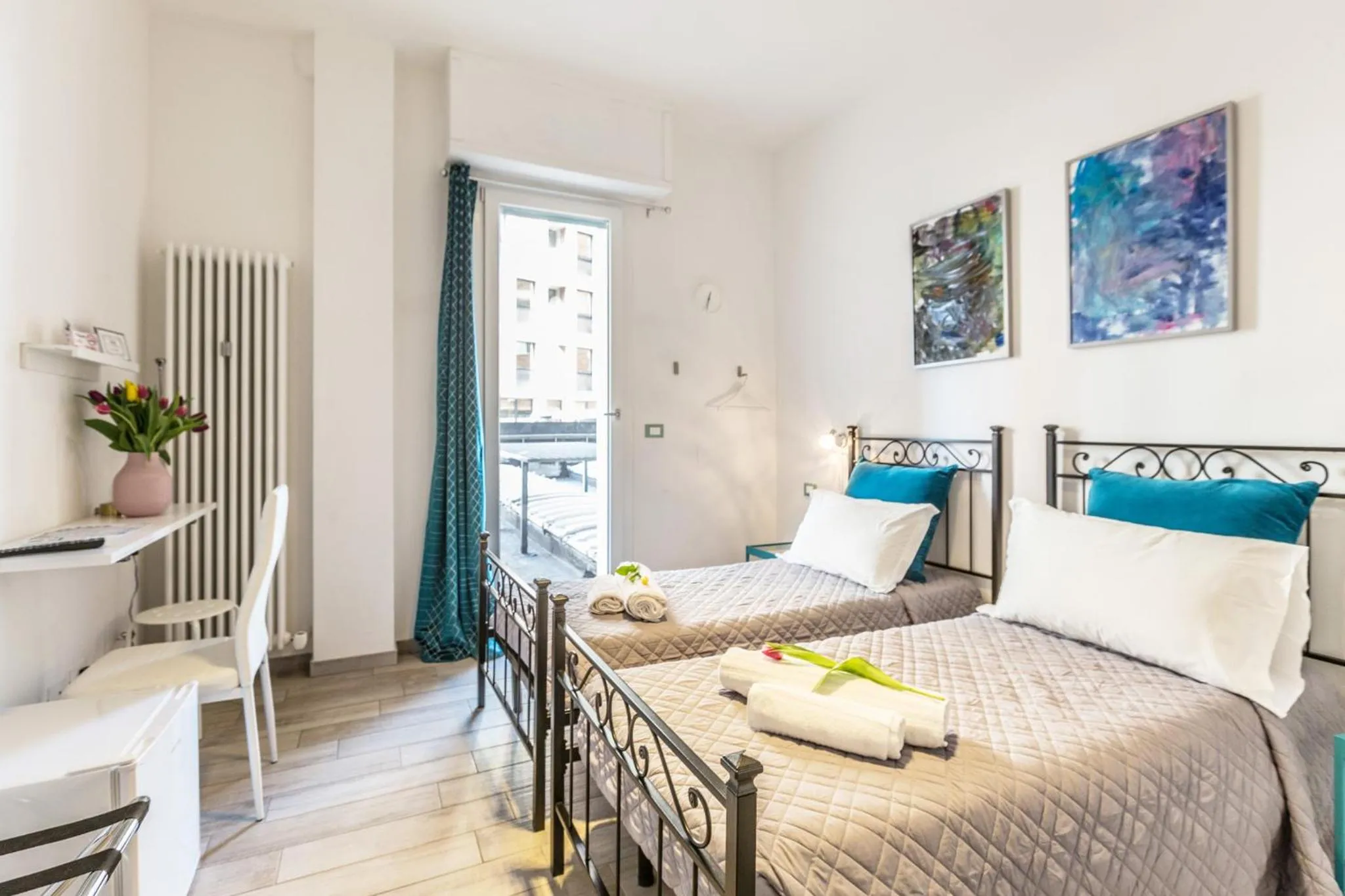 Bedroom, Bed in Central City Rooms