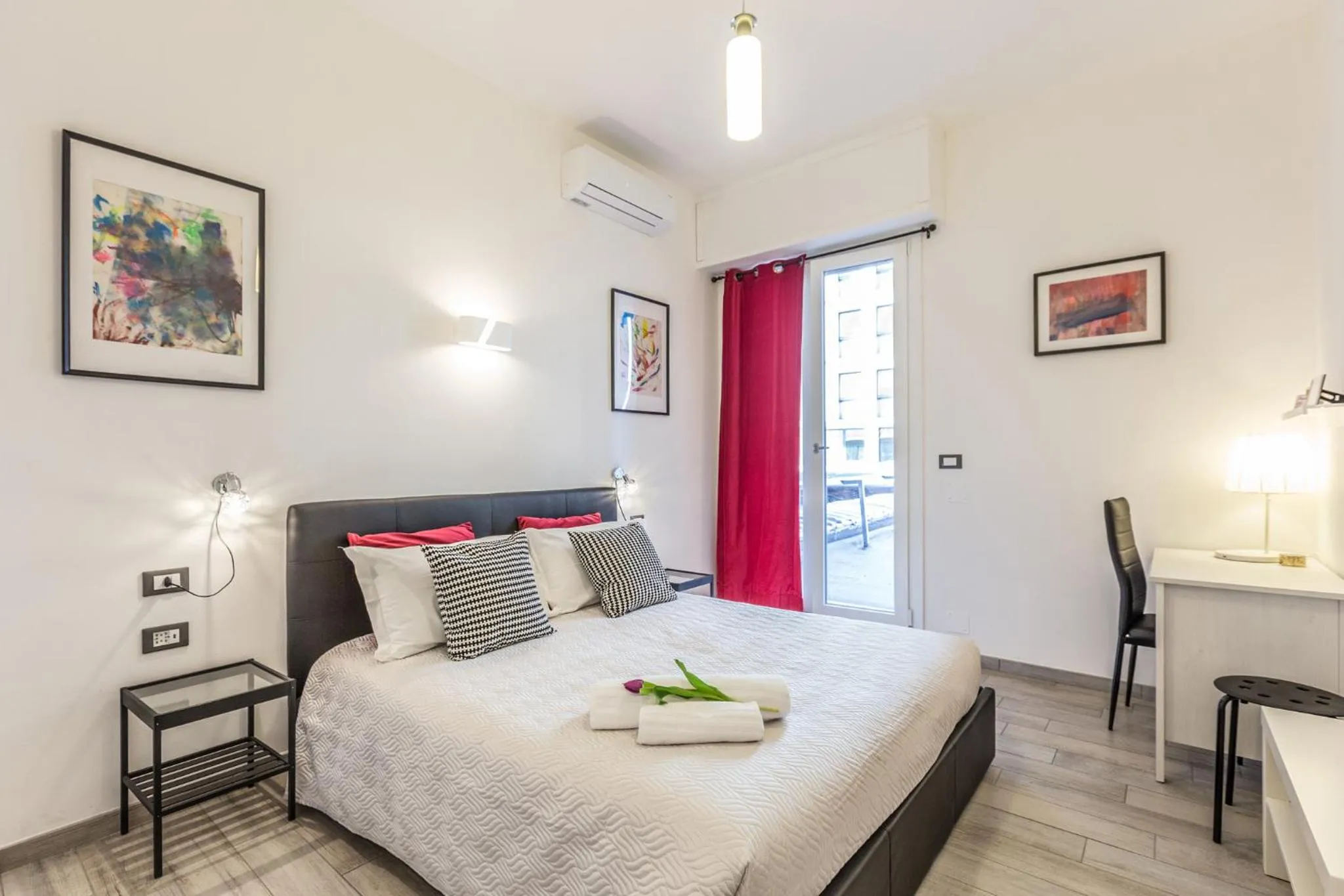 Bedroom, Bed in Central City Rooms