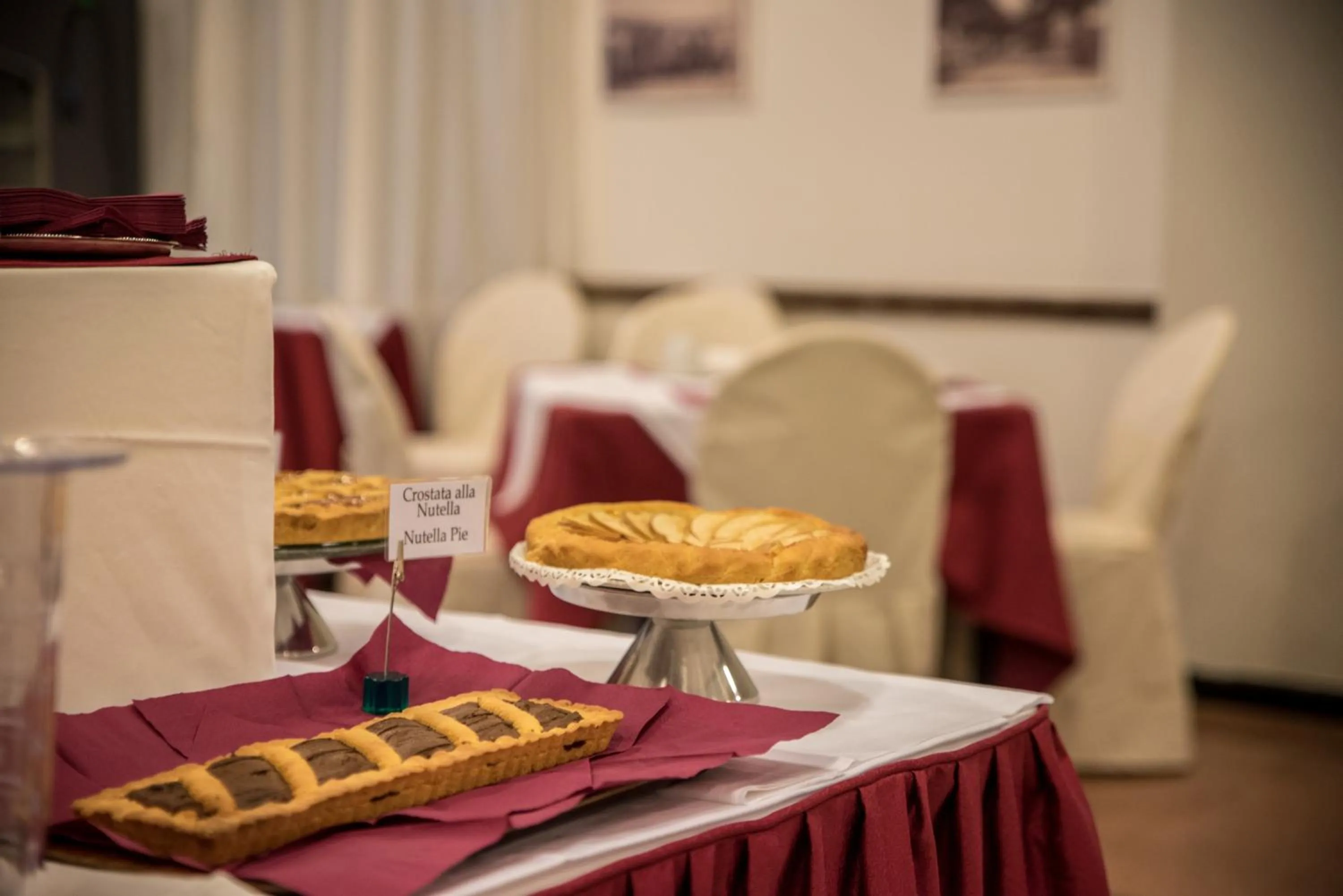 Restaurant/places to eat in New Petit Hotel