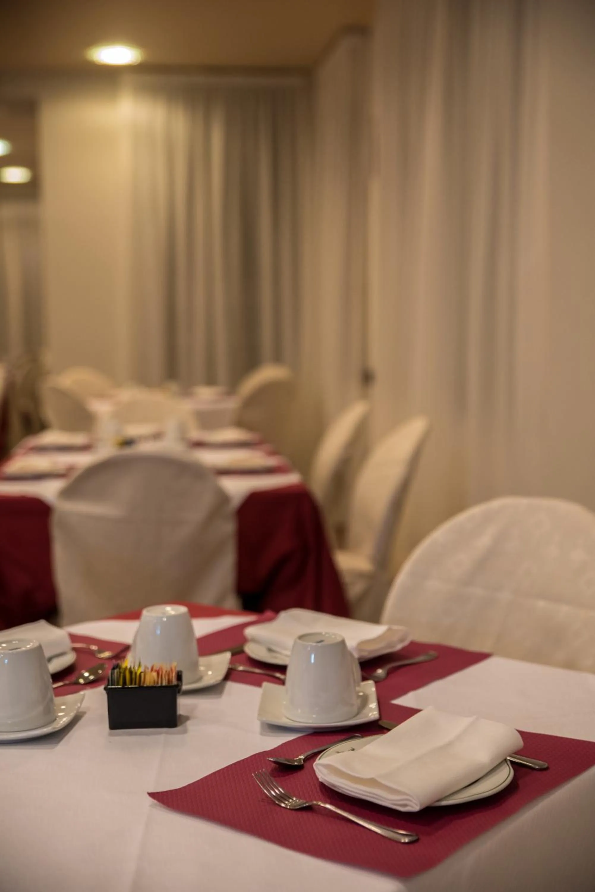 Restaurant/places to eat in New Petit Hotel