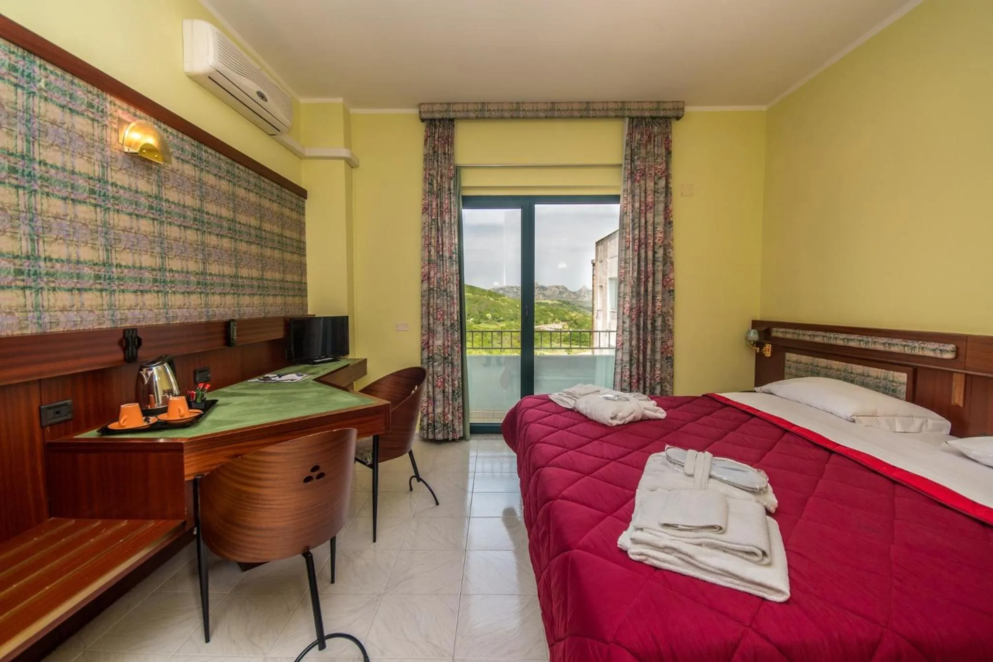 Bed in New Petit Hotel