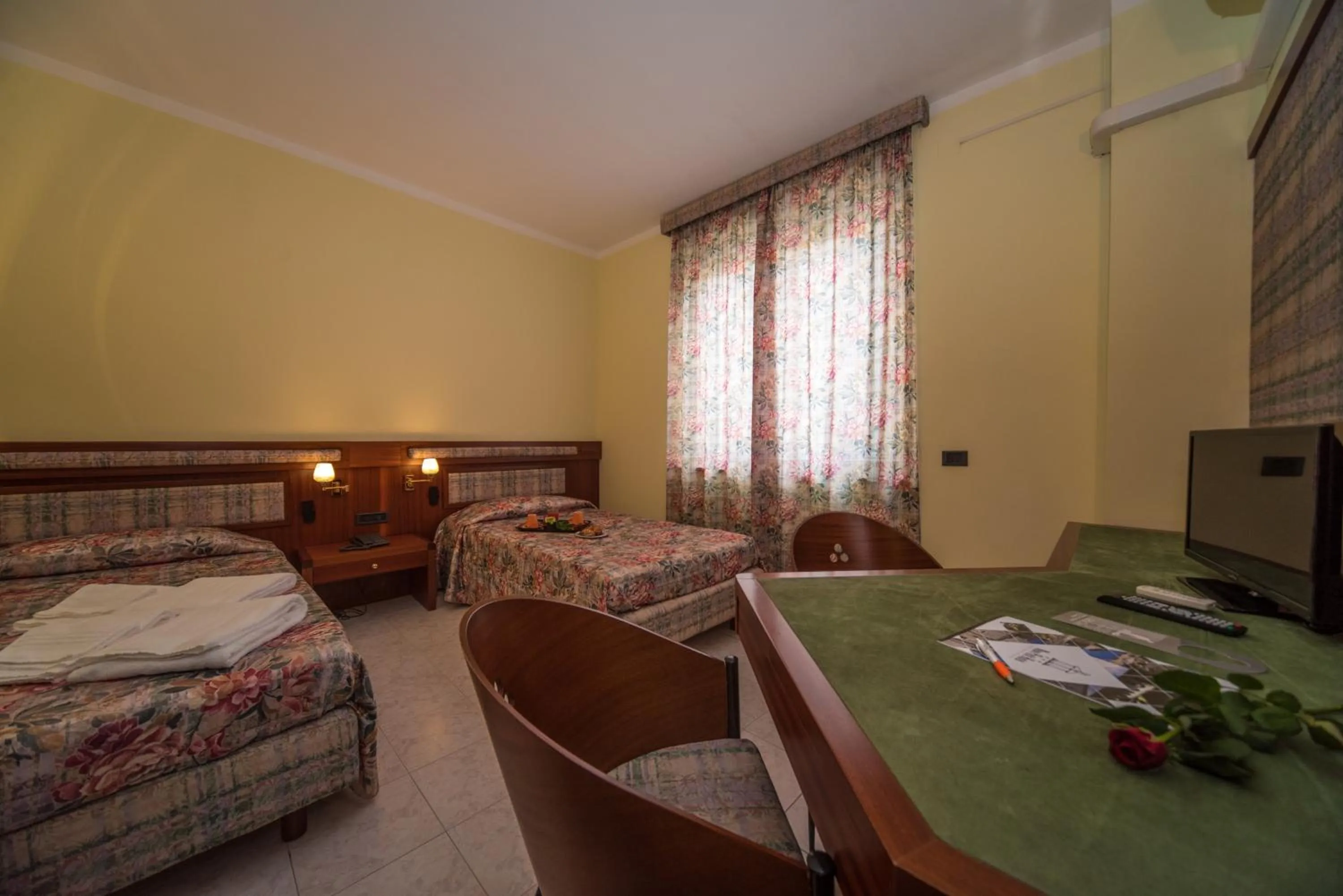 Bedroom, Bed in New Petit Hotel