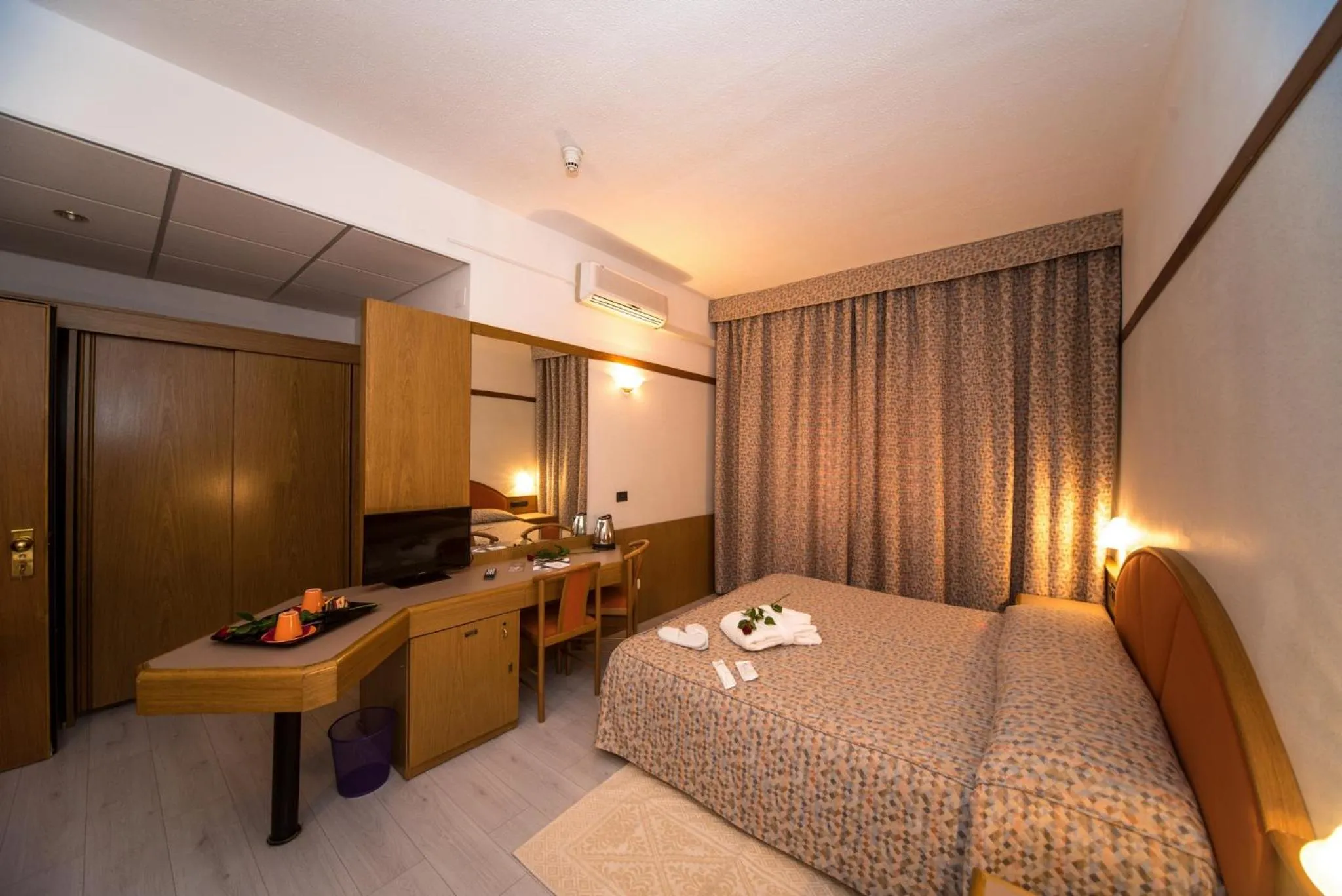 Bed in New Petit Hotel