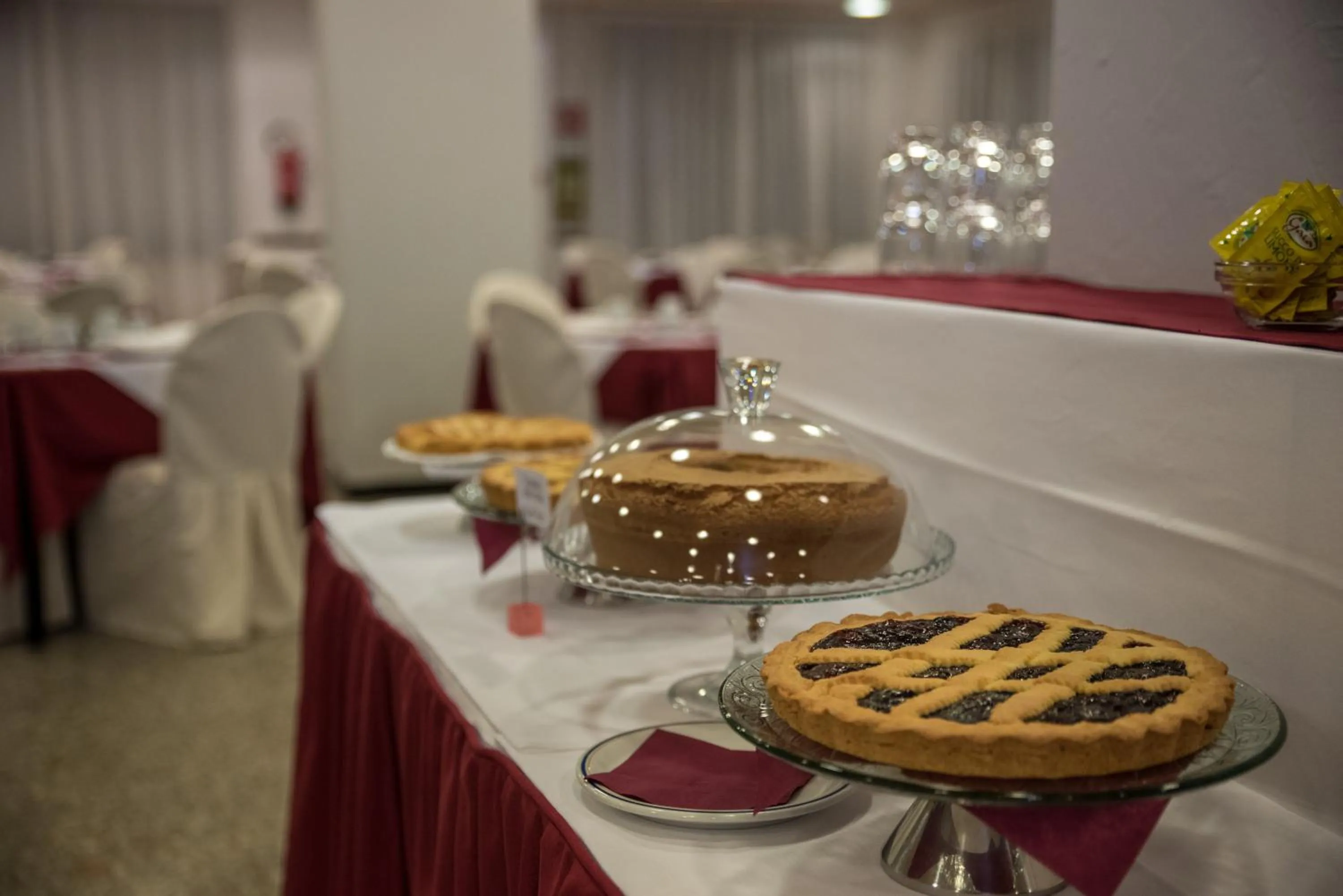 Restaurant/places to eat in New Petit Hotel