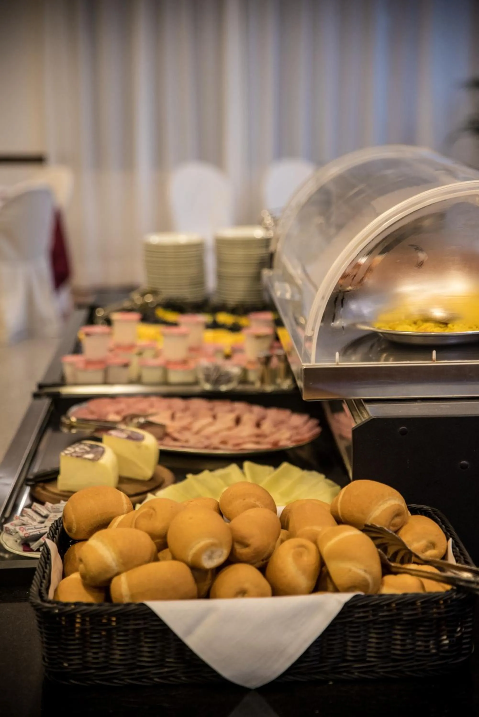 Restaurant/places to eat in New Petit Hotel