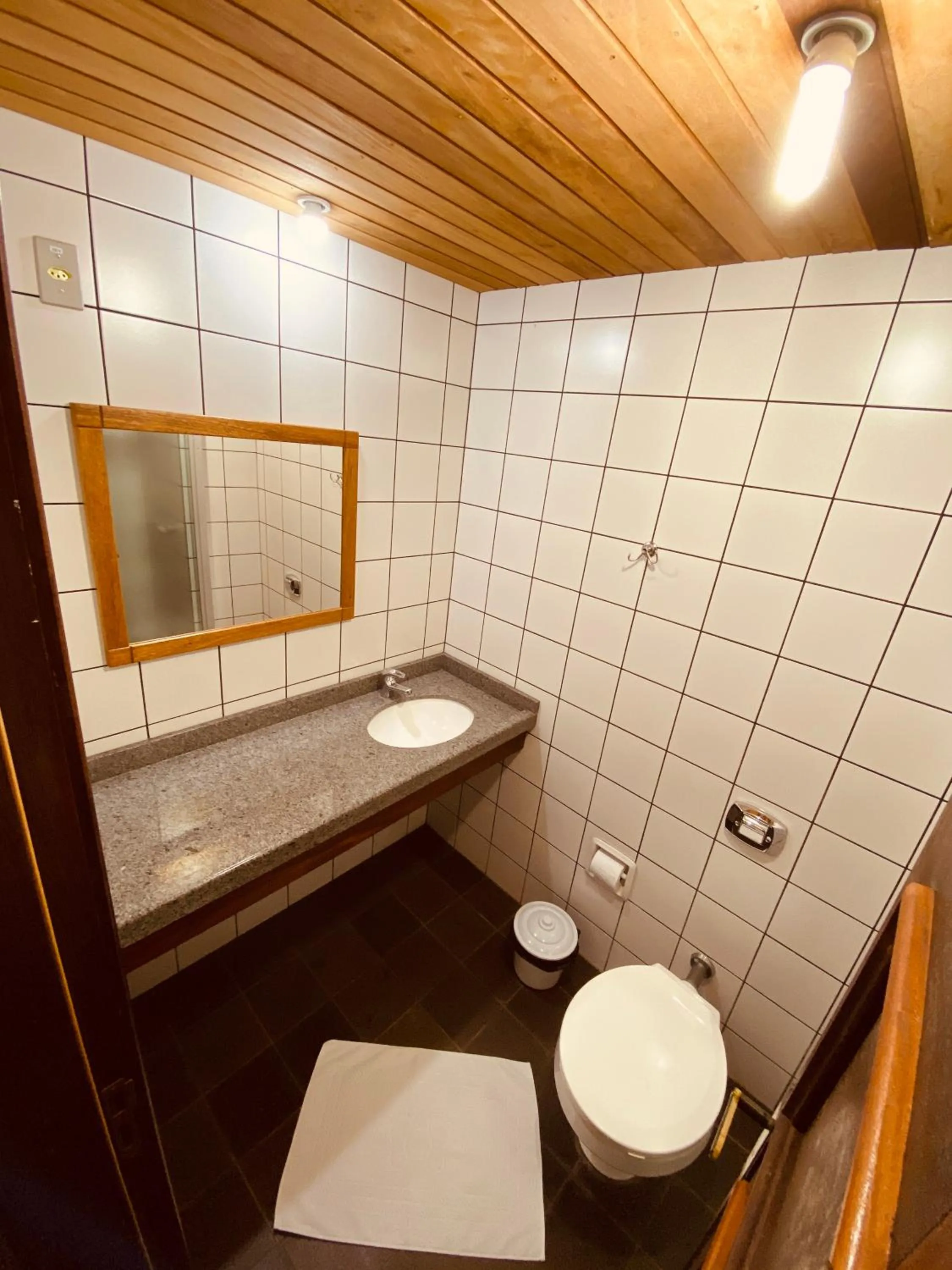 Bathroom in Hotel Somensi