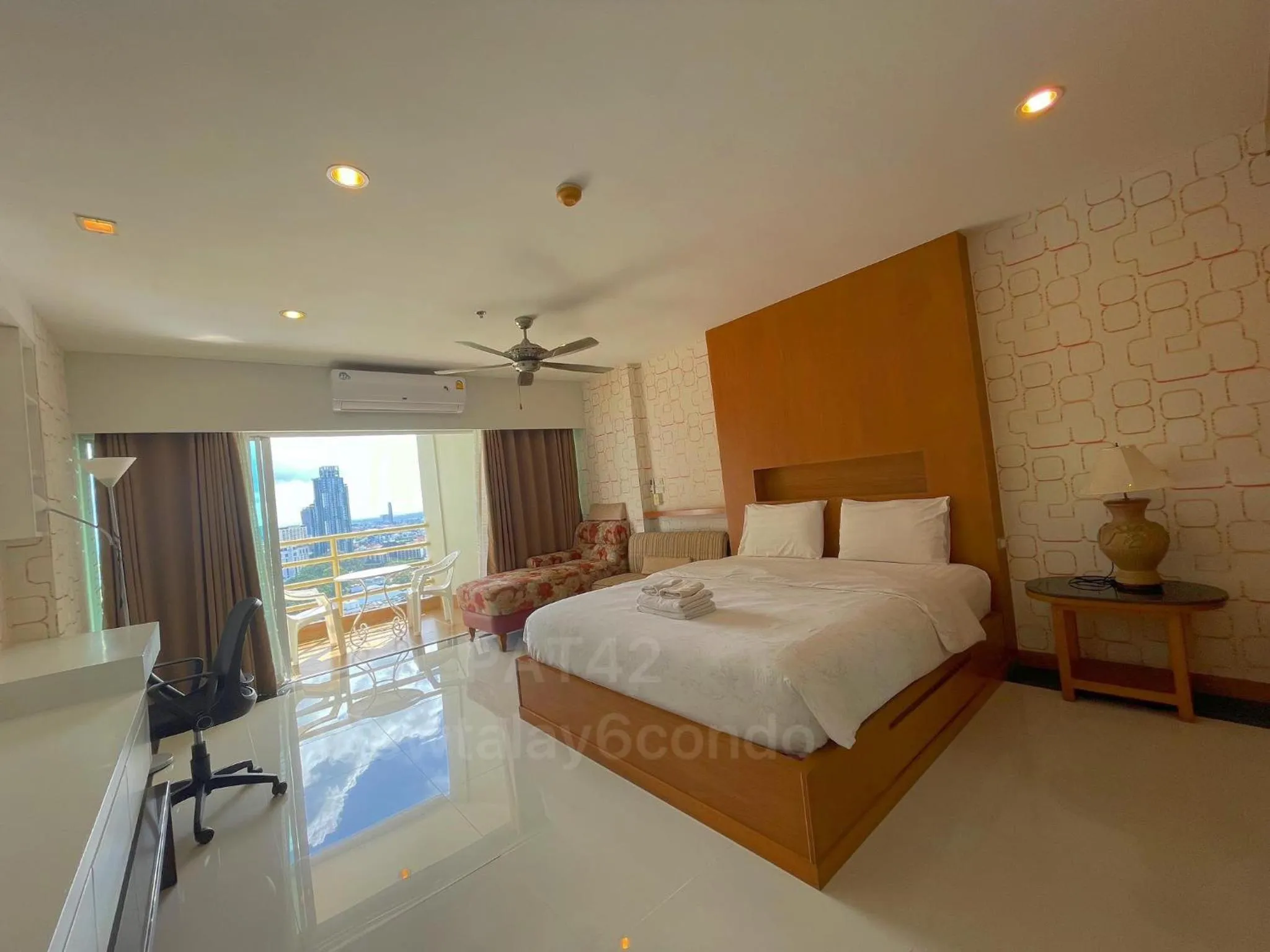 Bed in View Talay 6 by Pat 42