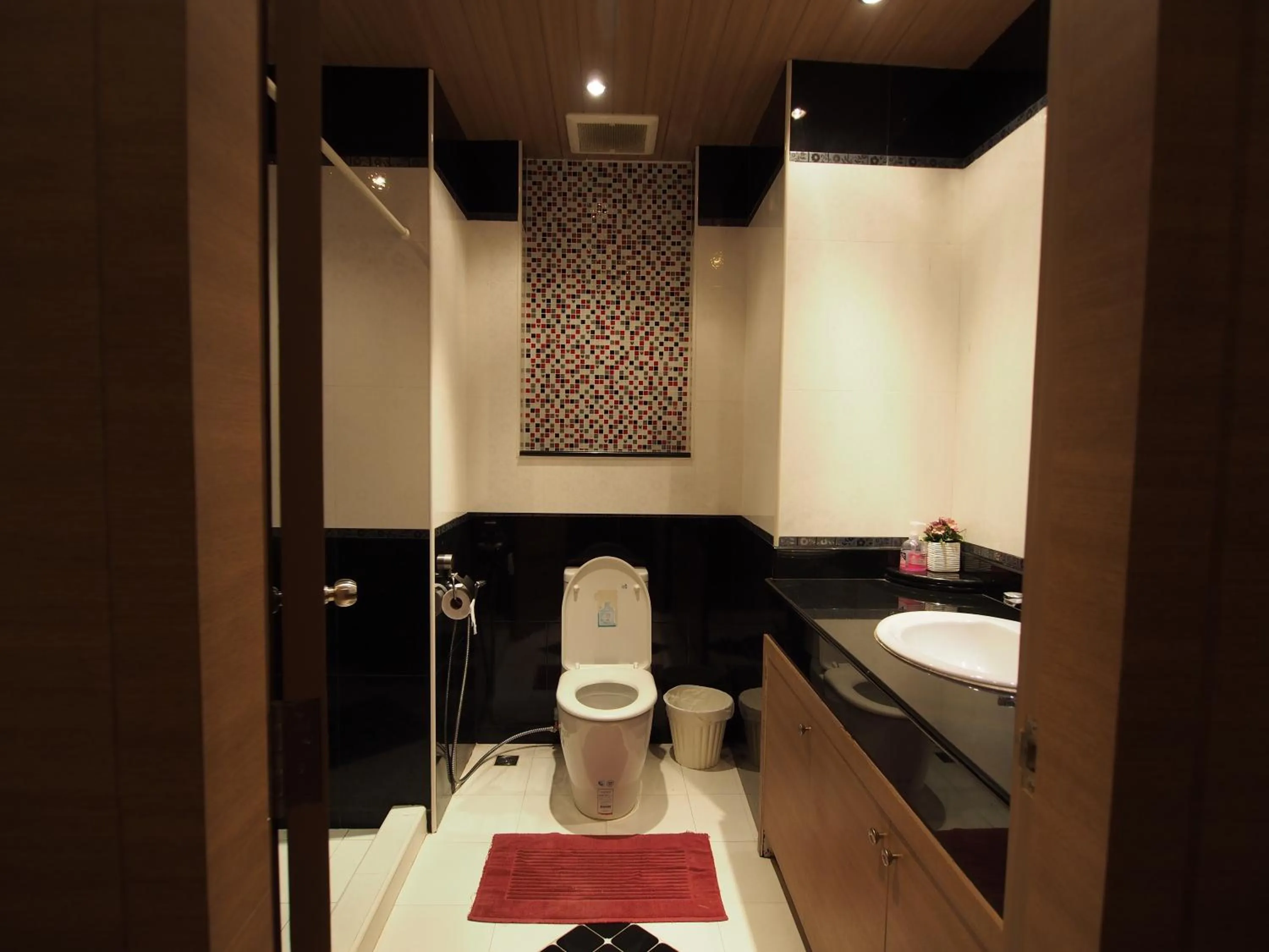 Bathroom in View Talay 6 by Pat 42