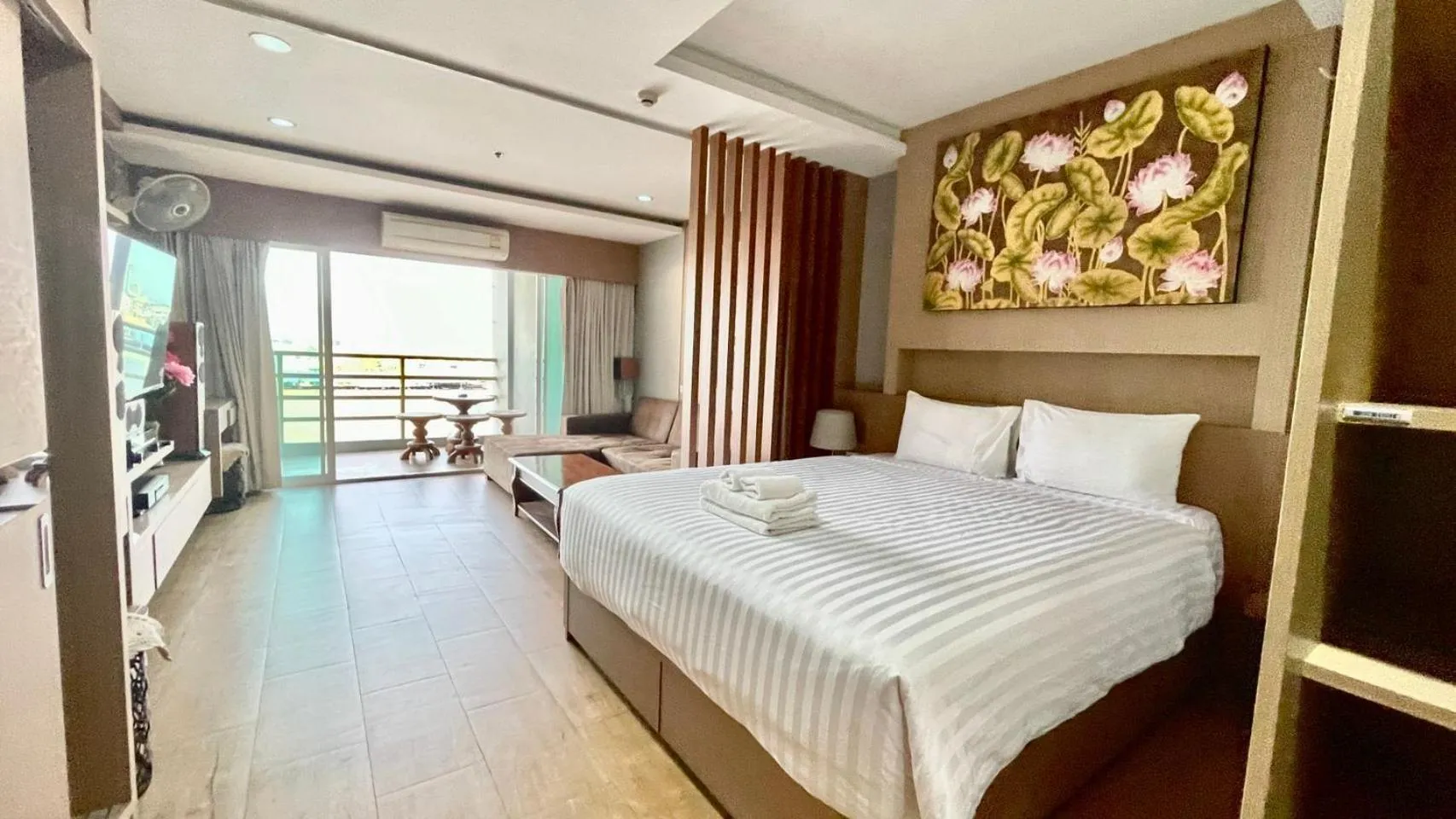 Bed in View Talay 6 by Pat 42