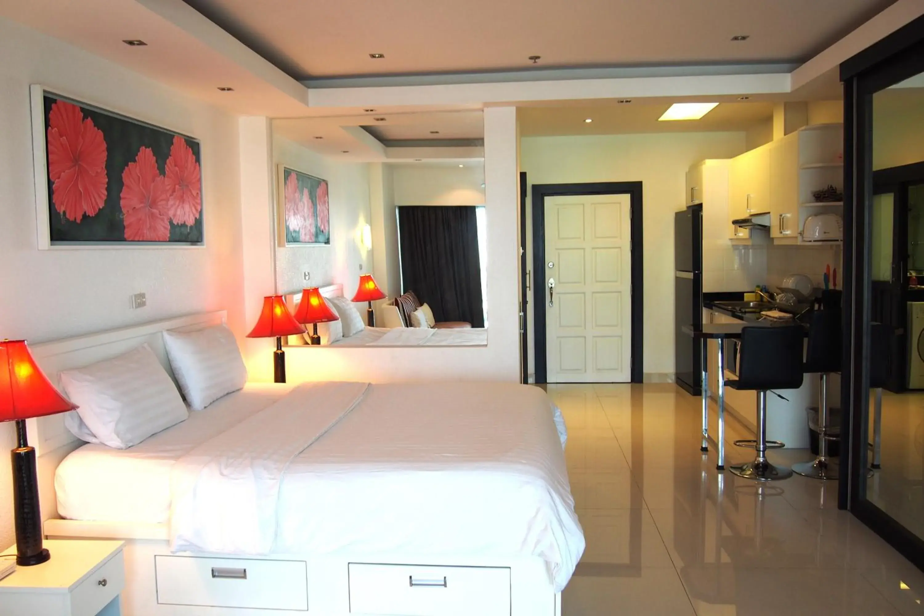 Photo of the whole room, Bed in View Talay 6 by Pat 42 Photo of the whole room, Bed in View Talay 6 by Pat 42