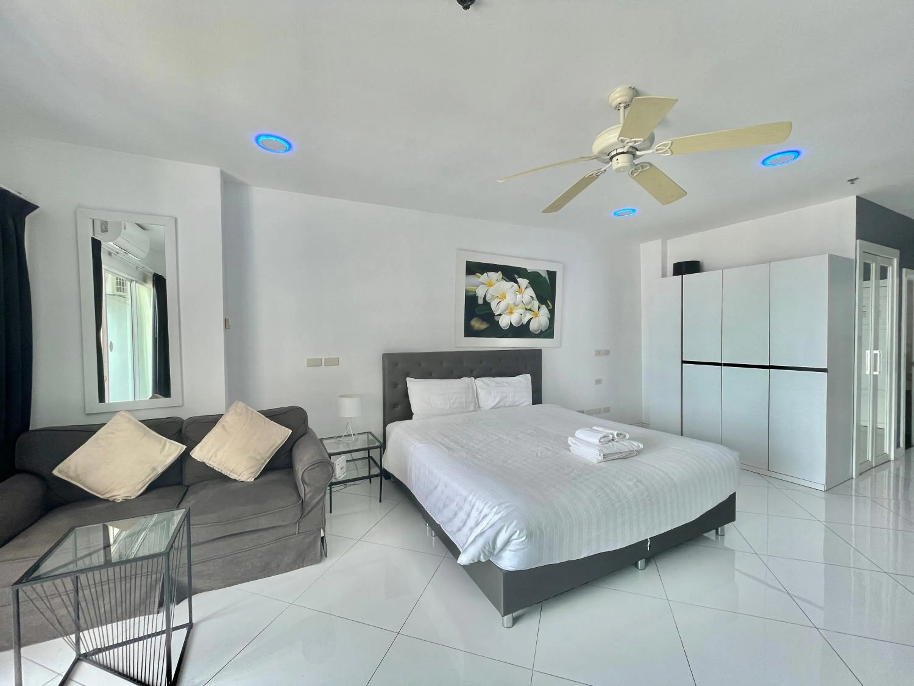 Bed in View Talay 6 by Pat 42