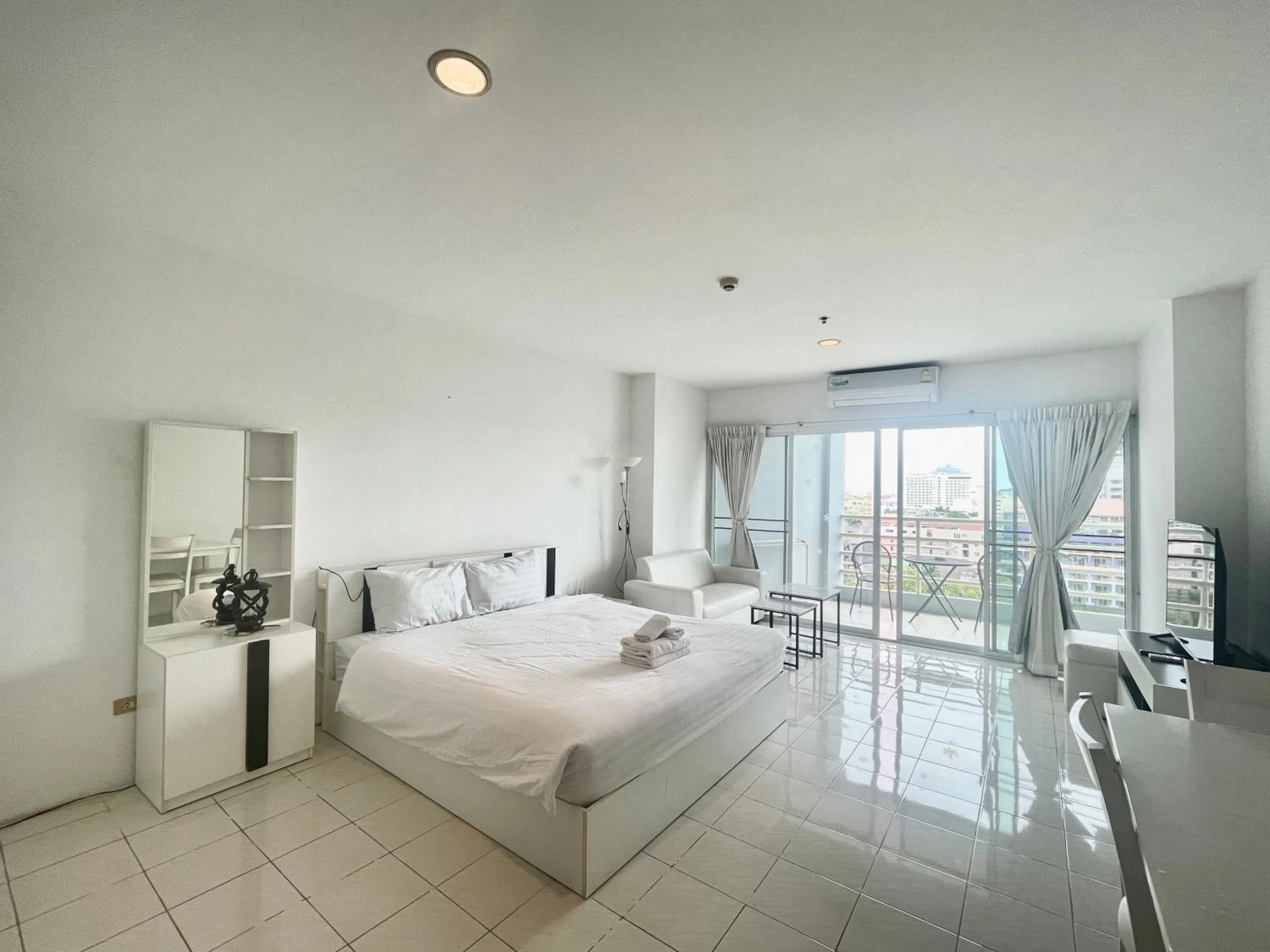 Bed in View Talay 6 by Pat 42