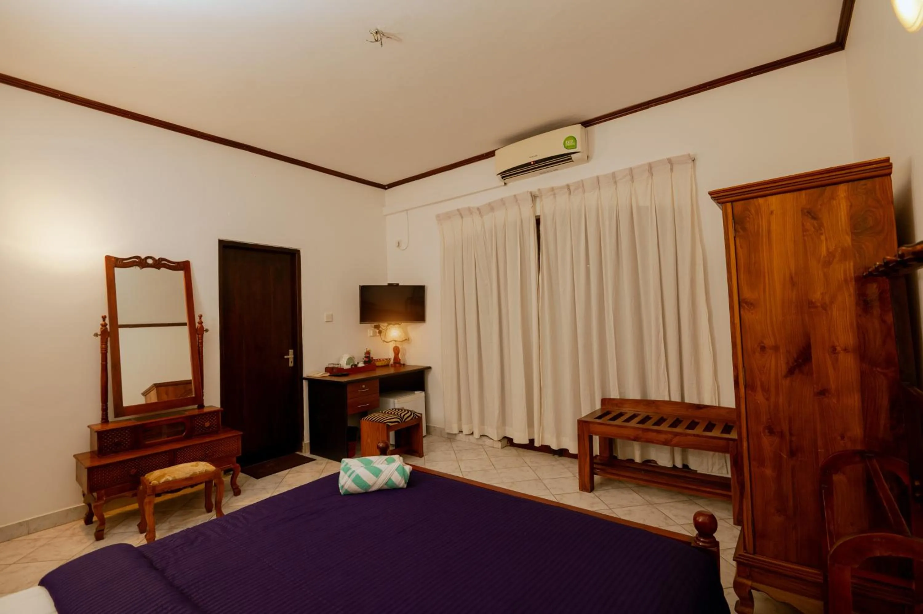 Photo of the whole room, Bed in Prince Beach Hotel Bentota
