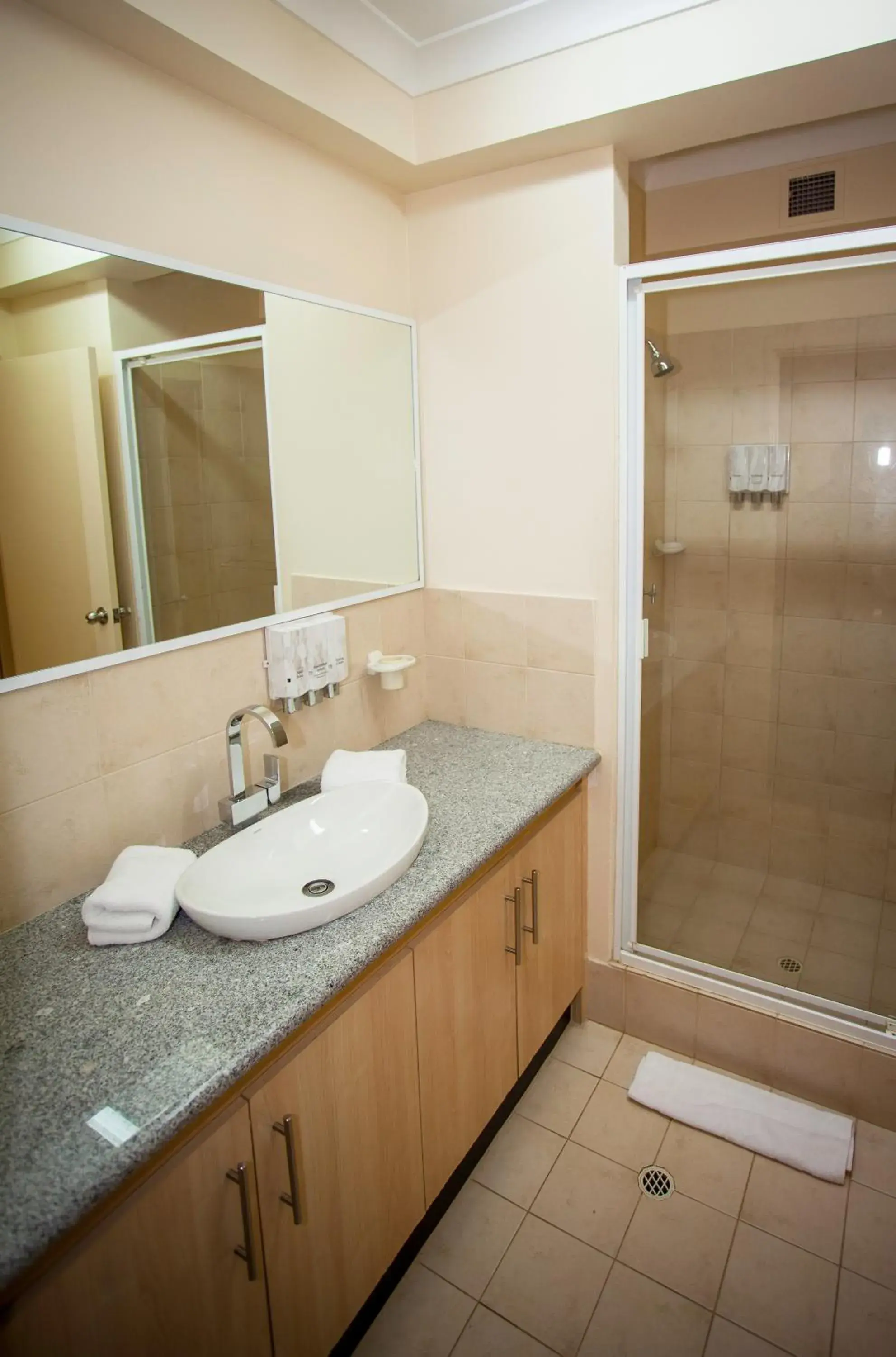 Shower, Bathroom in Starwest Apartments Alderney On Hay