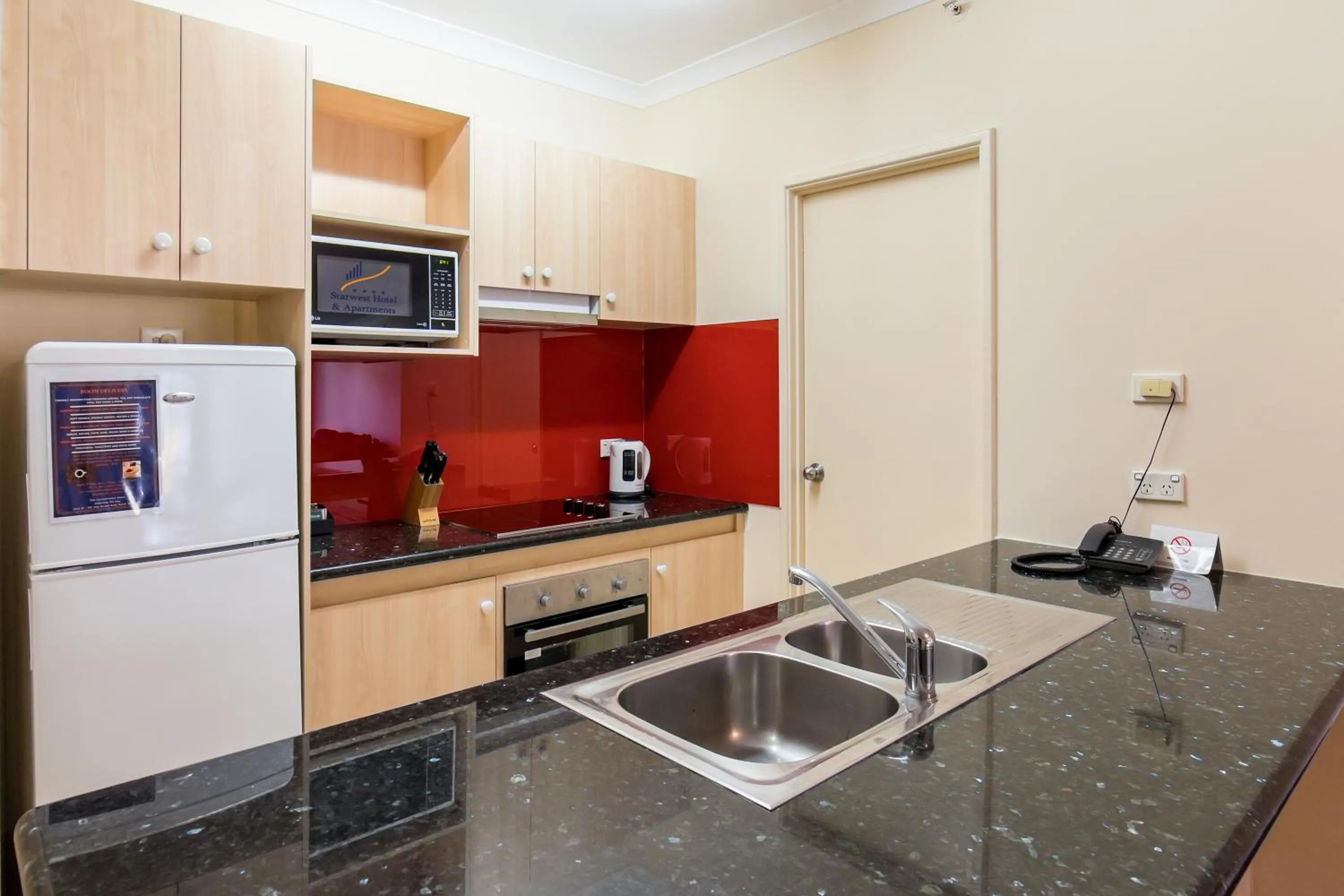 Kitchen or kitchenette, Kitchen/Kitchenette in Starwest Apartments Alderney On Hay