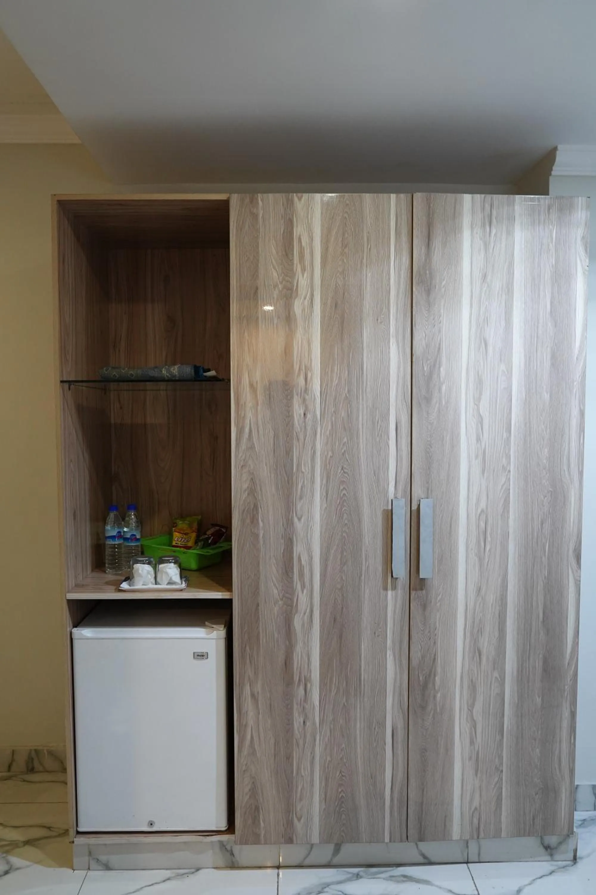 oven in Grand Millennium Hotel