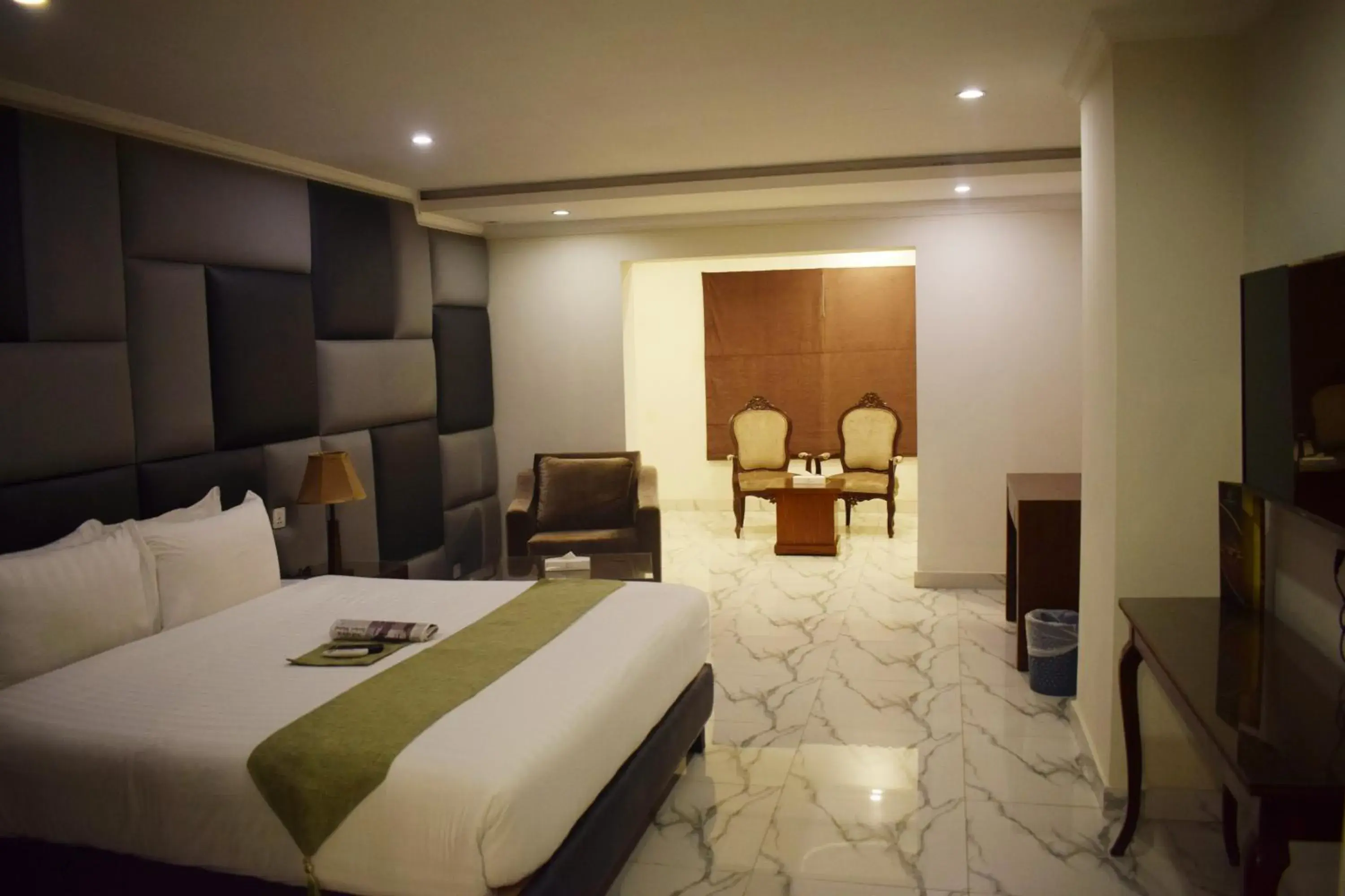 Deluxe Single Room with Balcony in Grand Millennium Hotel Deluxe Single Room with Balcony in Grand Millennium Hotel