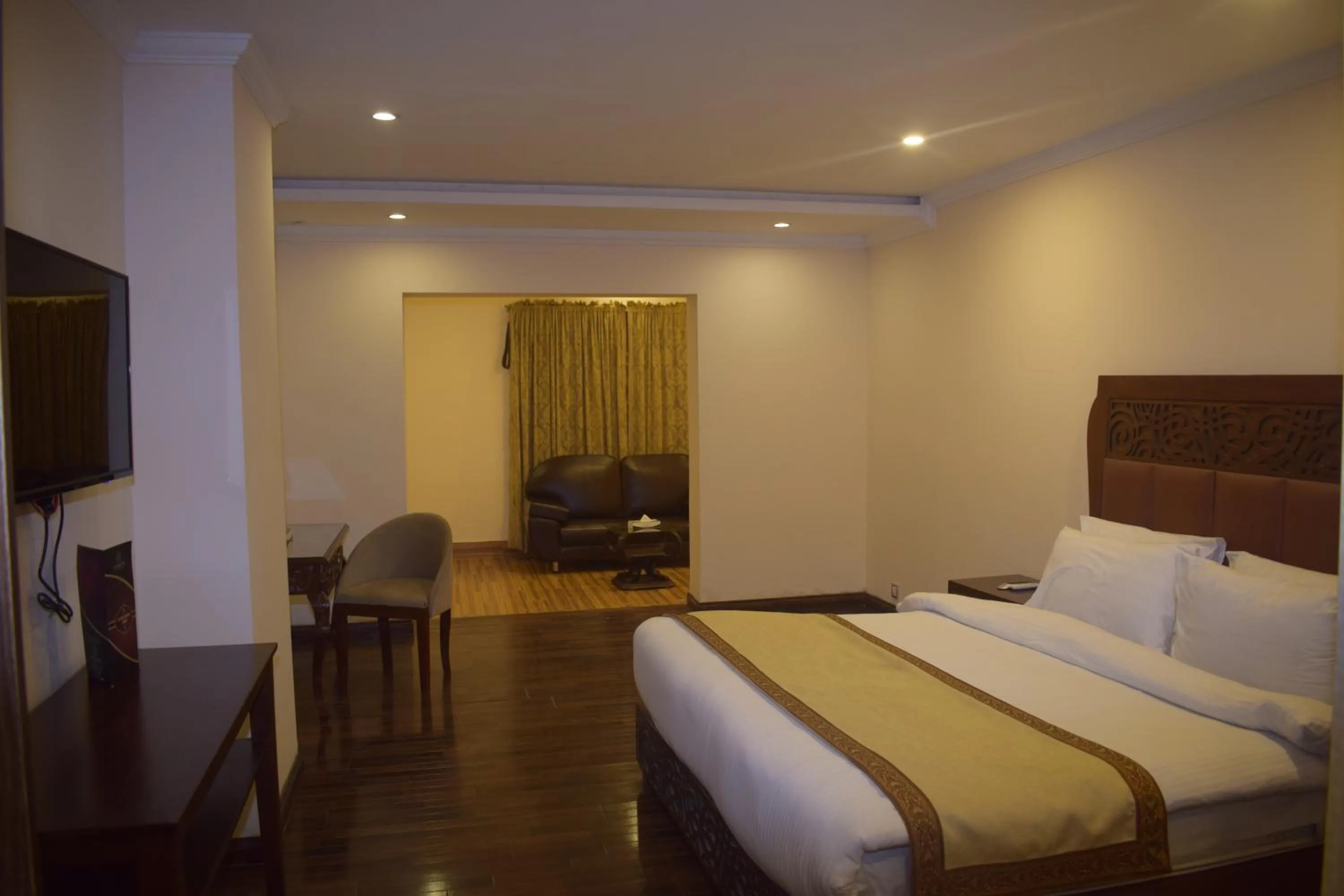 TV and multimedia, Bed in Grand Millennium Hotel