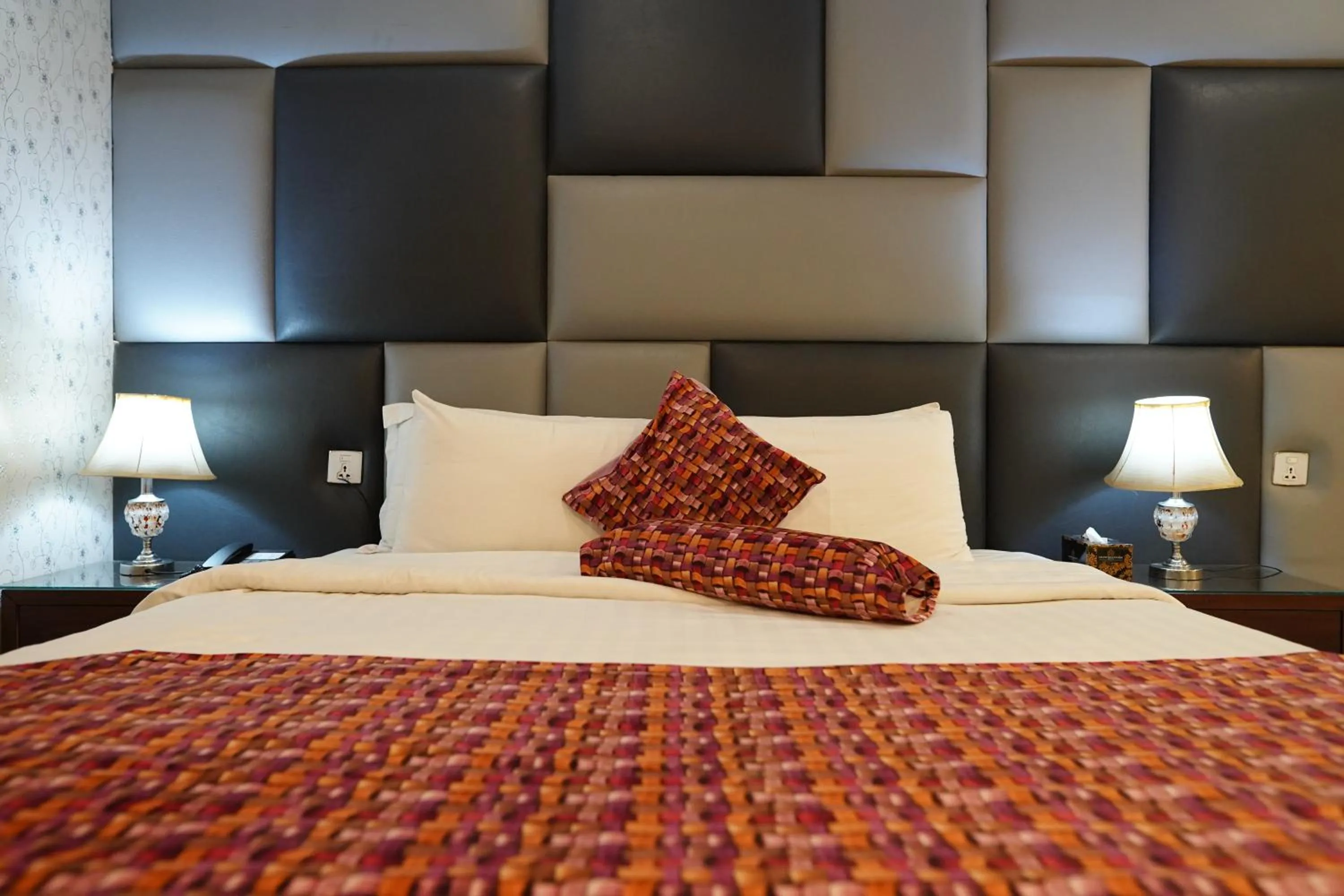 Bedroom, Bed in Grand Millennium Hotel