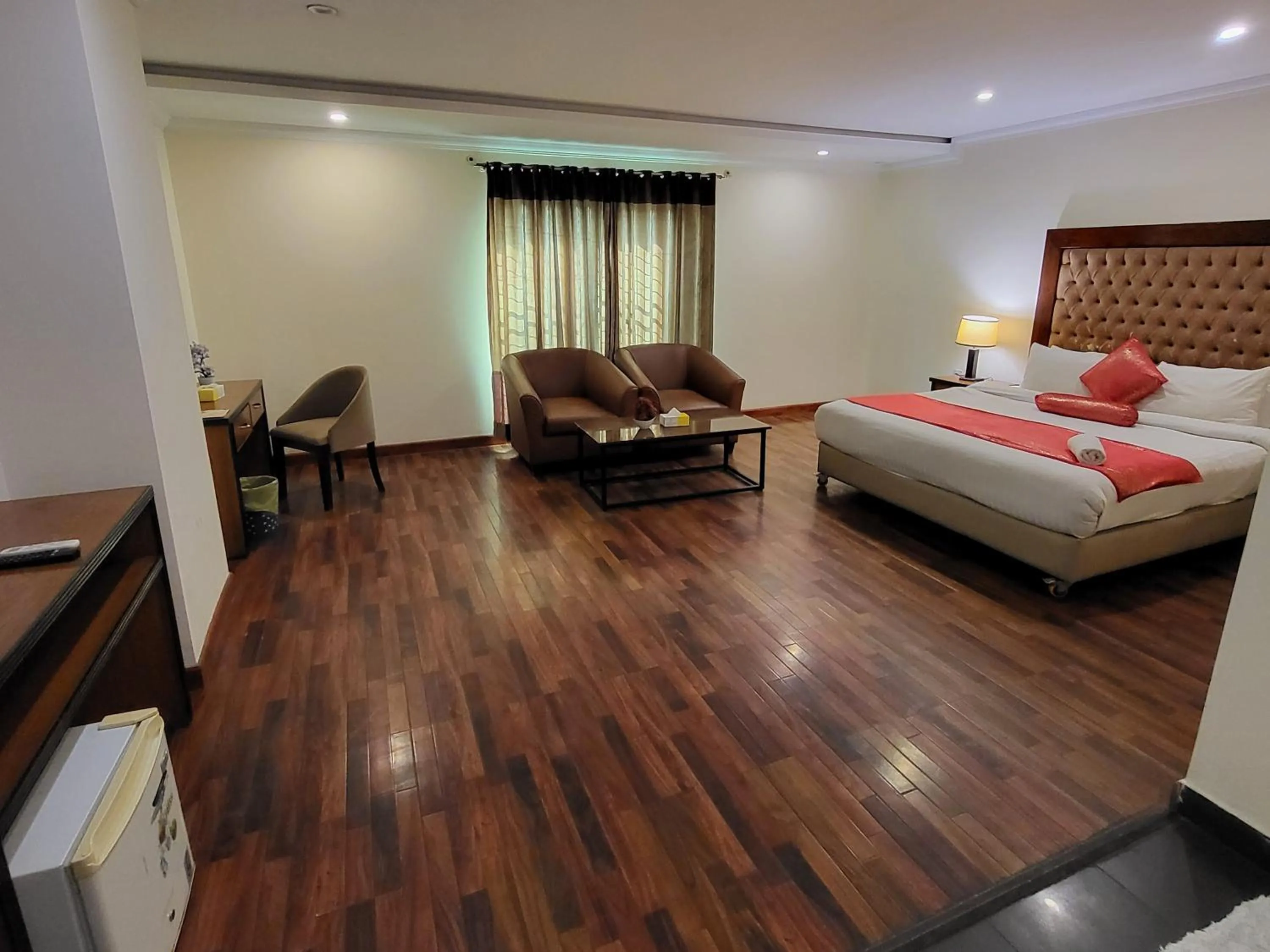 TV and multimedia, Bed in Grand Millennium Hotel