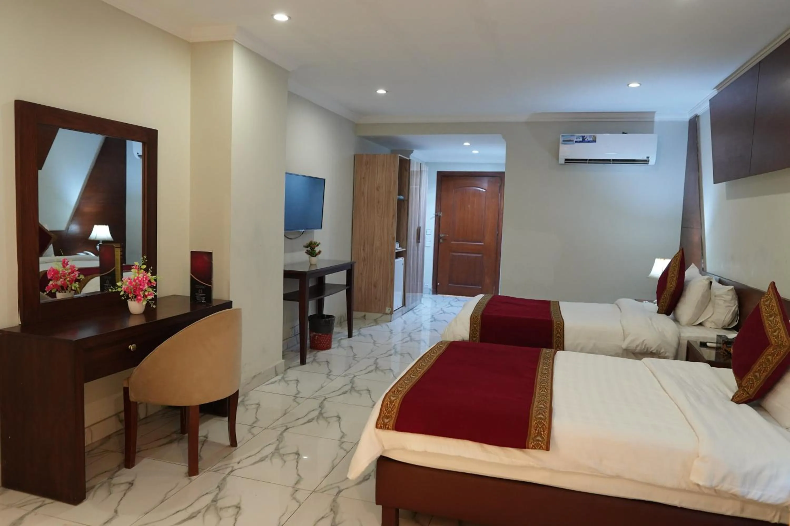 TV and multimedia, Bed in Grand Millennium Hotel