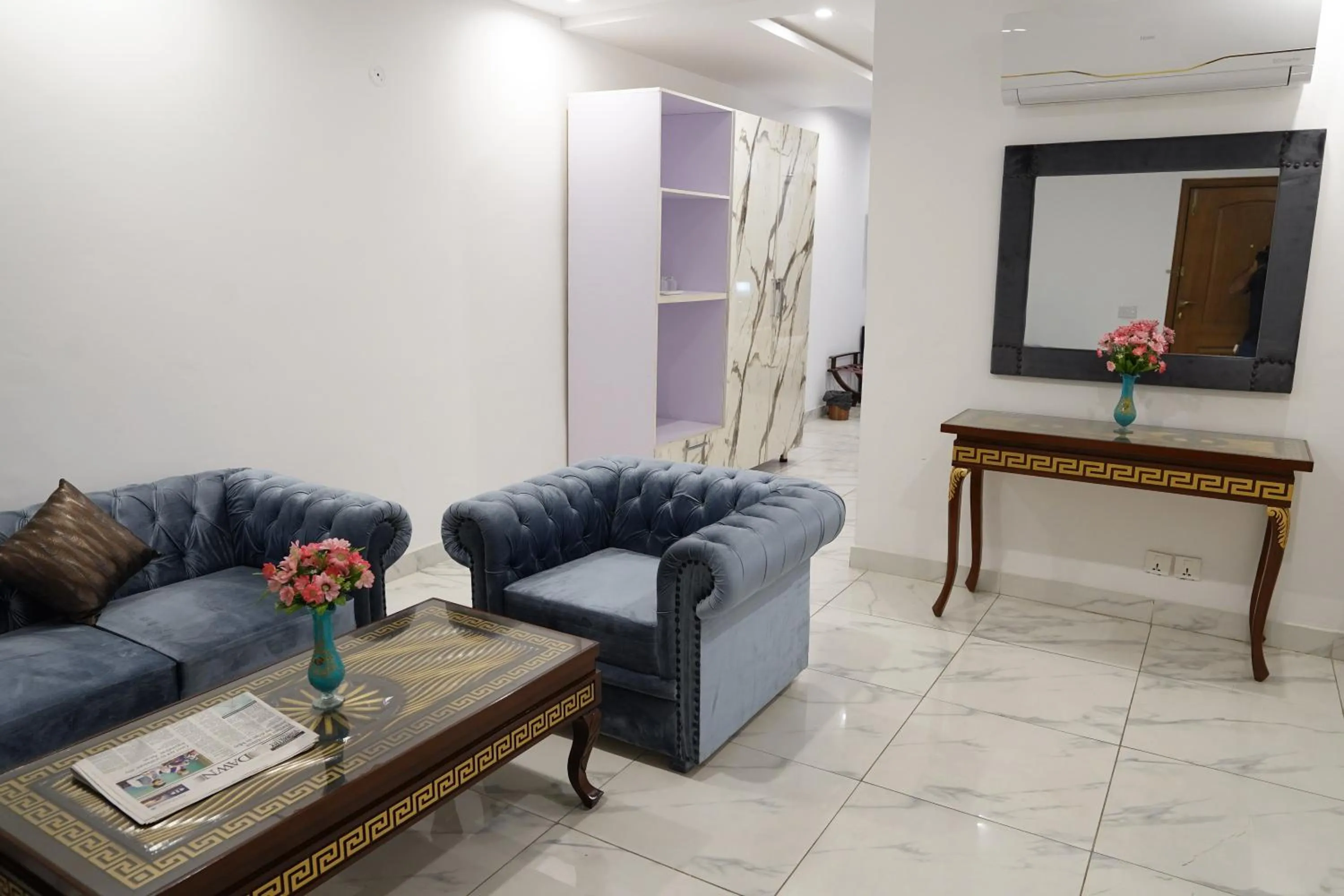 Living room in Grand Millennium Hotel