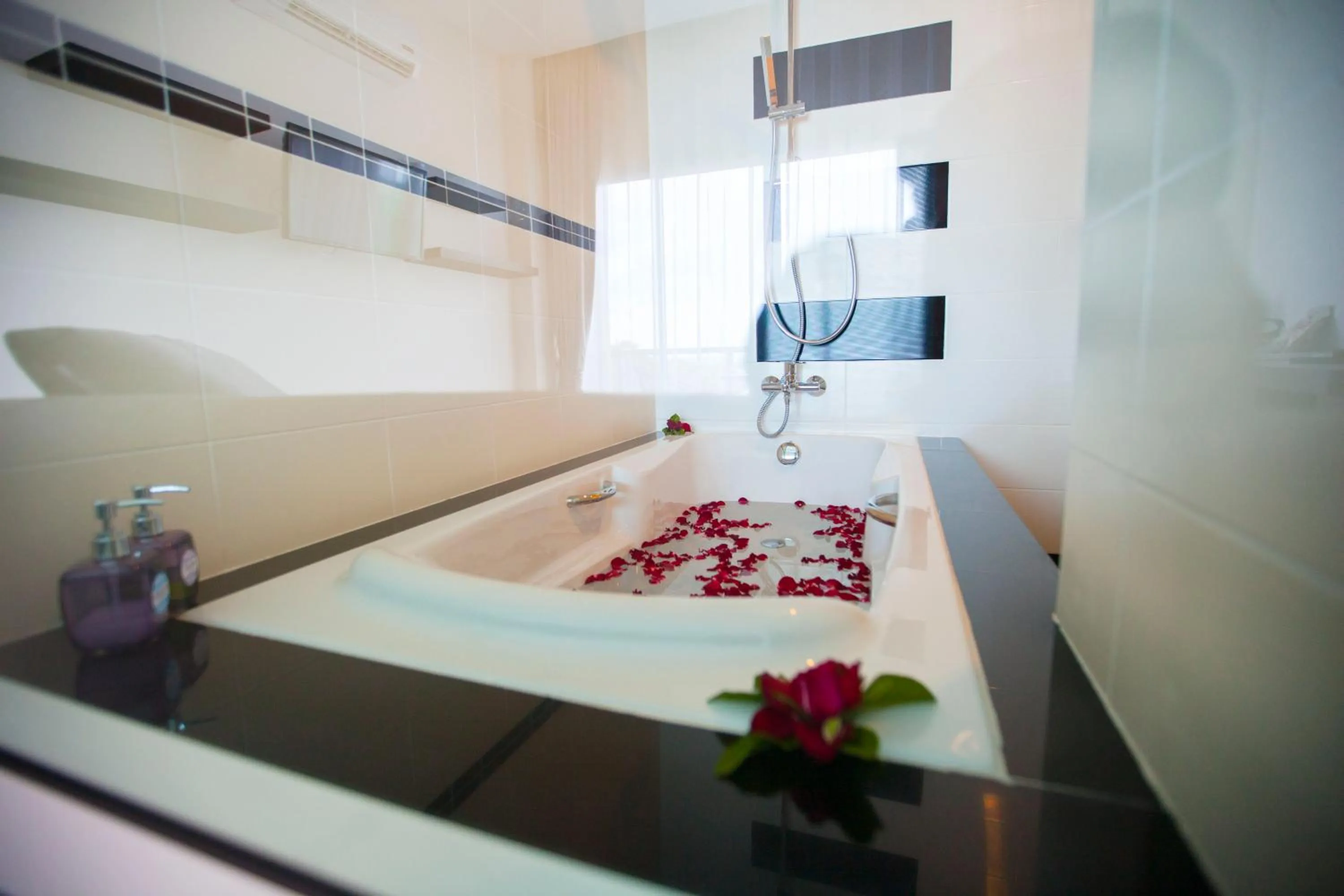 Bathroom, Bed in The Elysium Residence - SHA Extra Plus