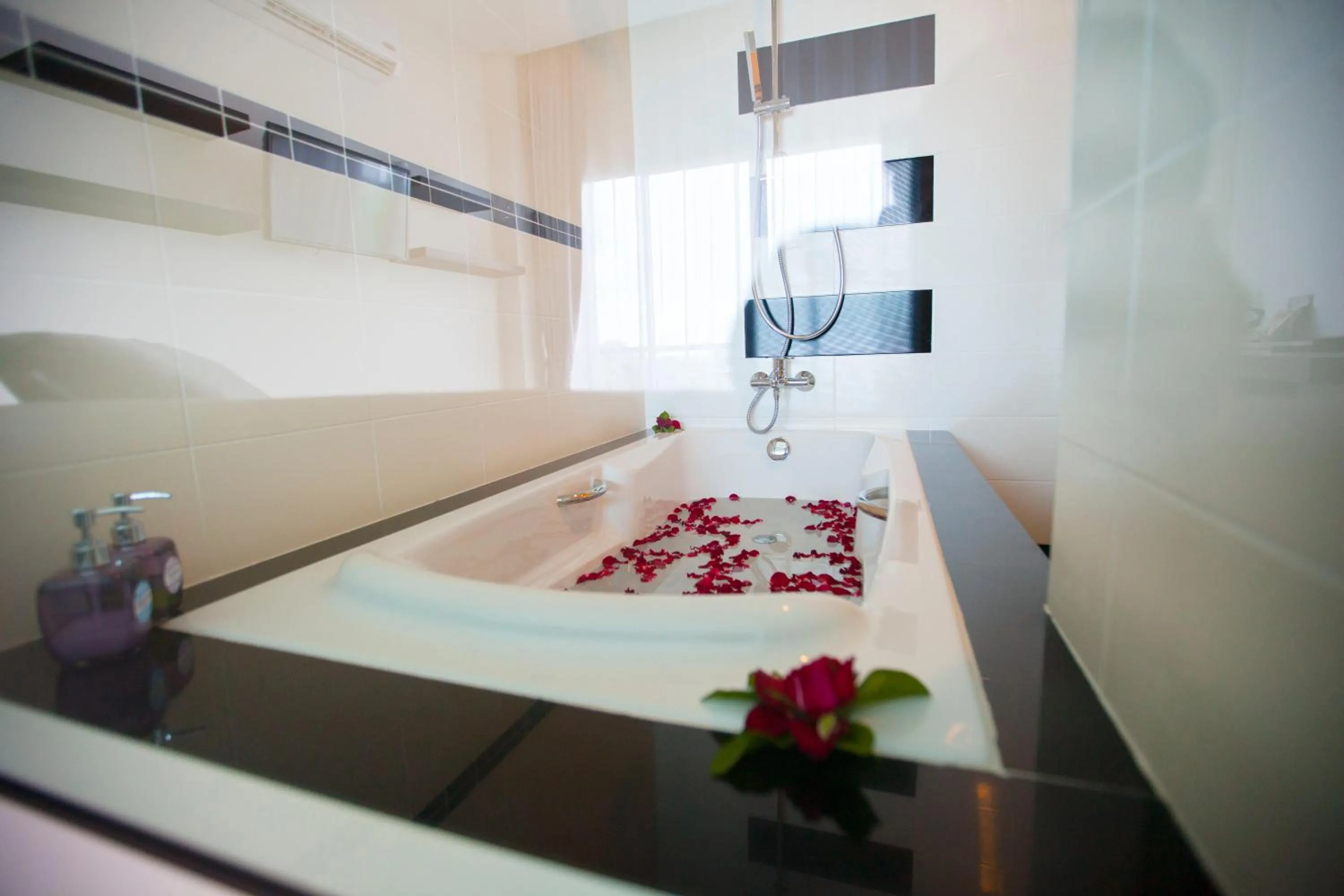 Bathroom, Bed in The Elysium Residence - SHA Extra Plus
