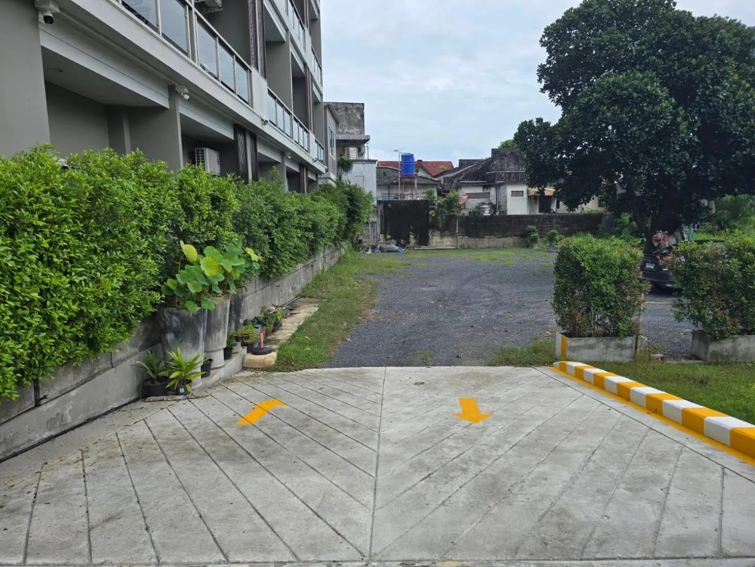 Parking in The Elysium Residence - SHA Extra Plus