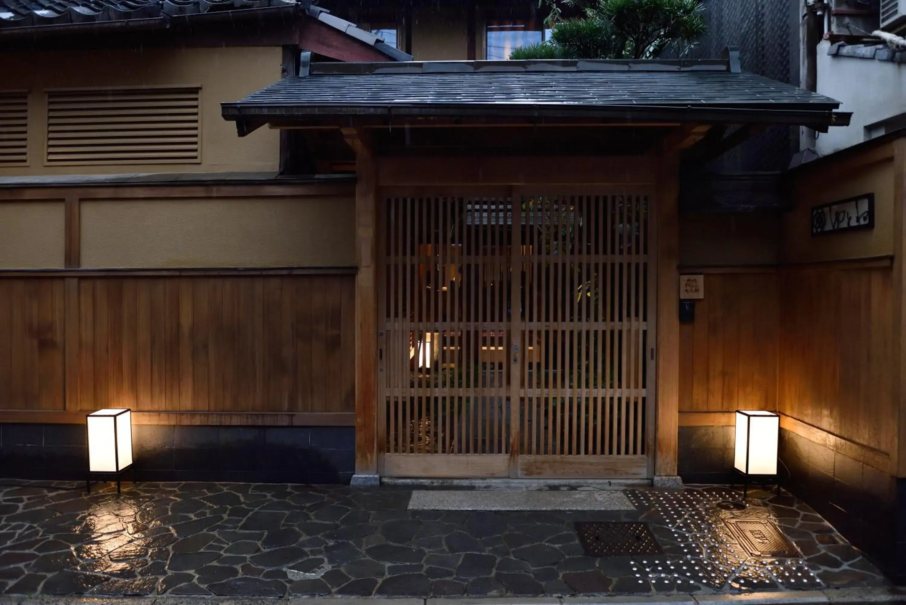 Facade/entrance in Muromachi Yutone Kyokoyado Facade/entrance in Muromachi Yutone Kyokoyado