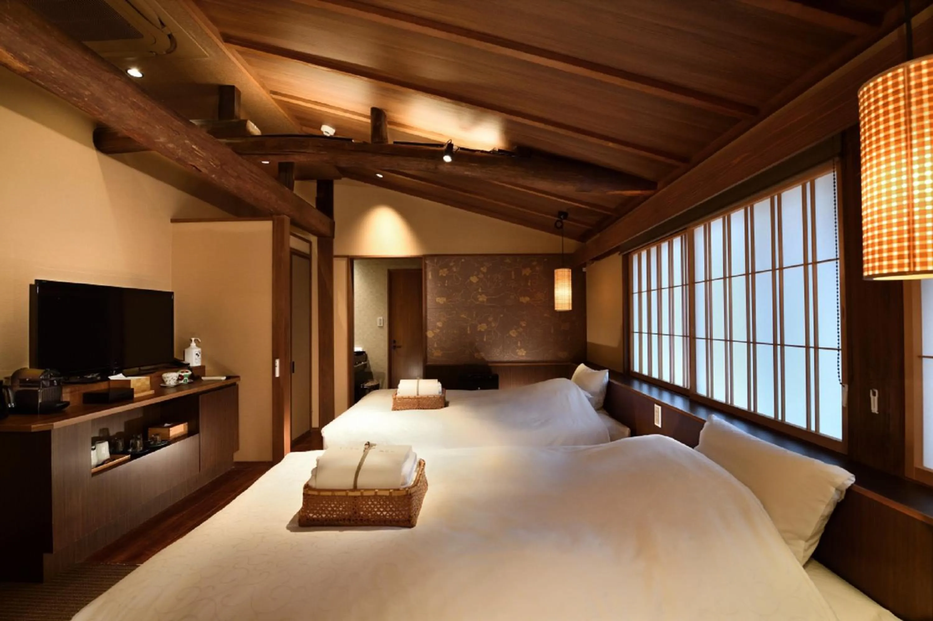 Photo of the whole room, Bed in Muromachi Yutone Kyokoyado