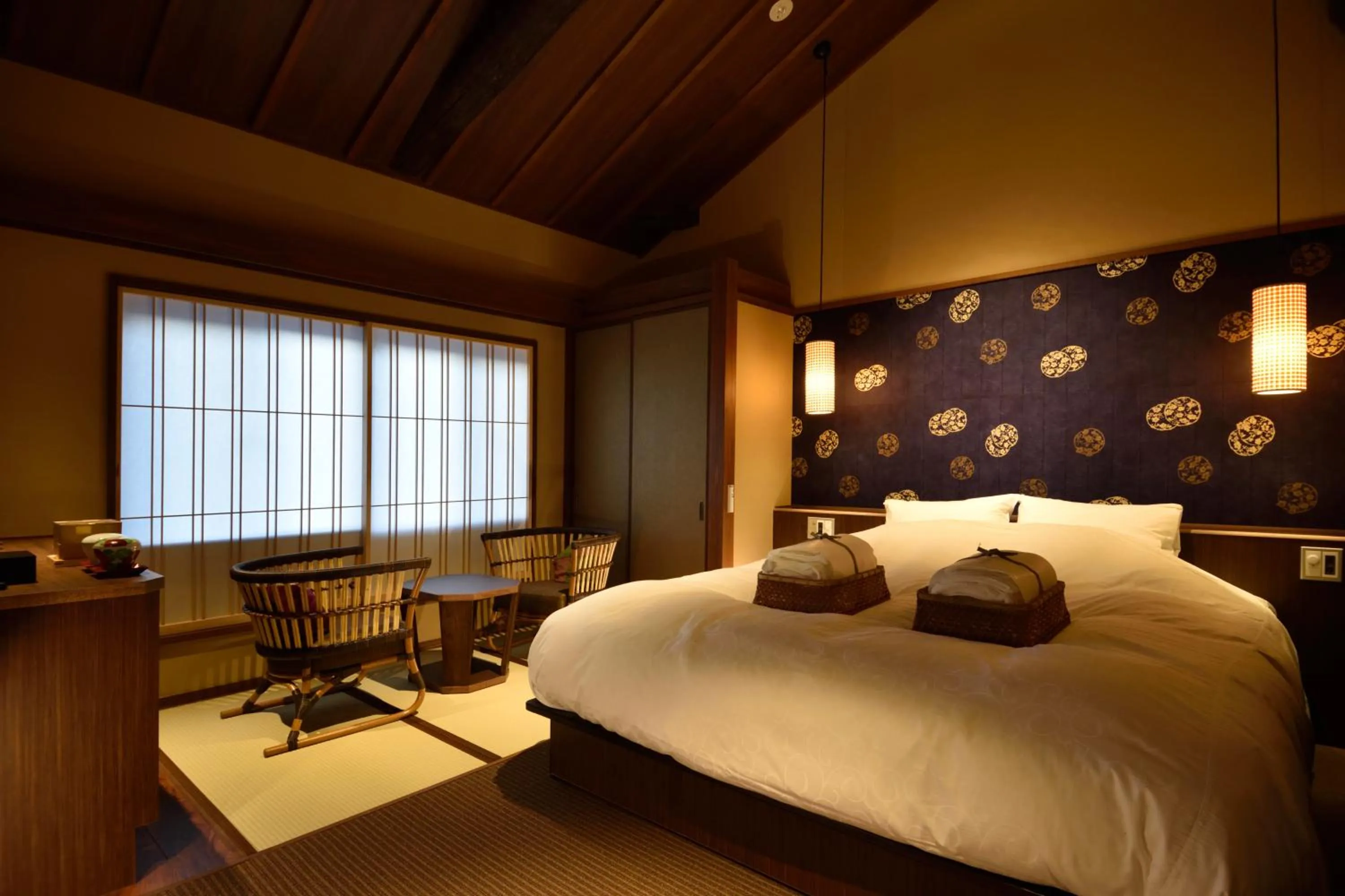 Photo of the whole room, Bed in Muromachi Yutone Kyokoyado