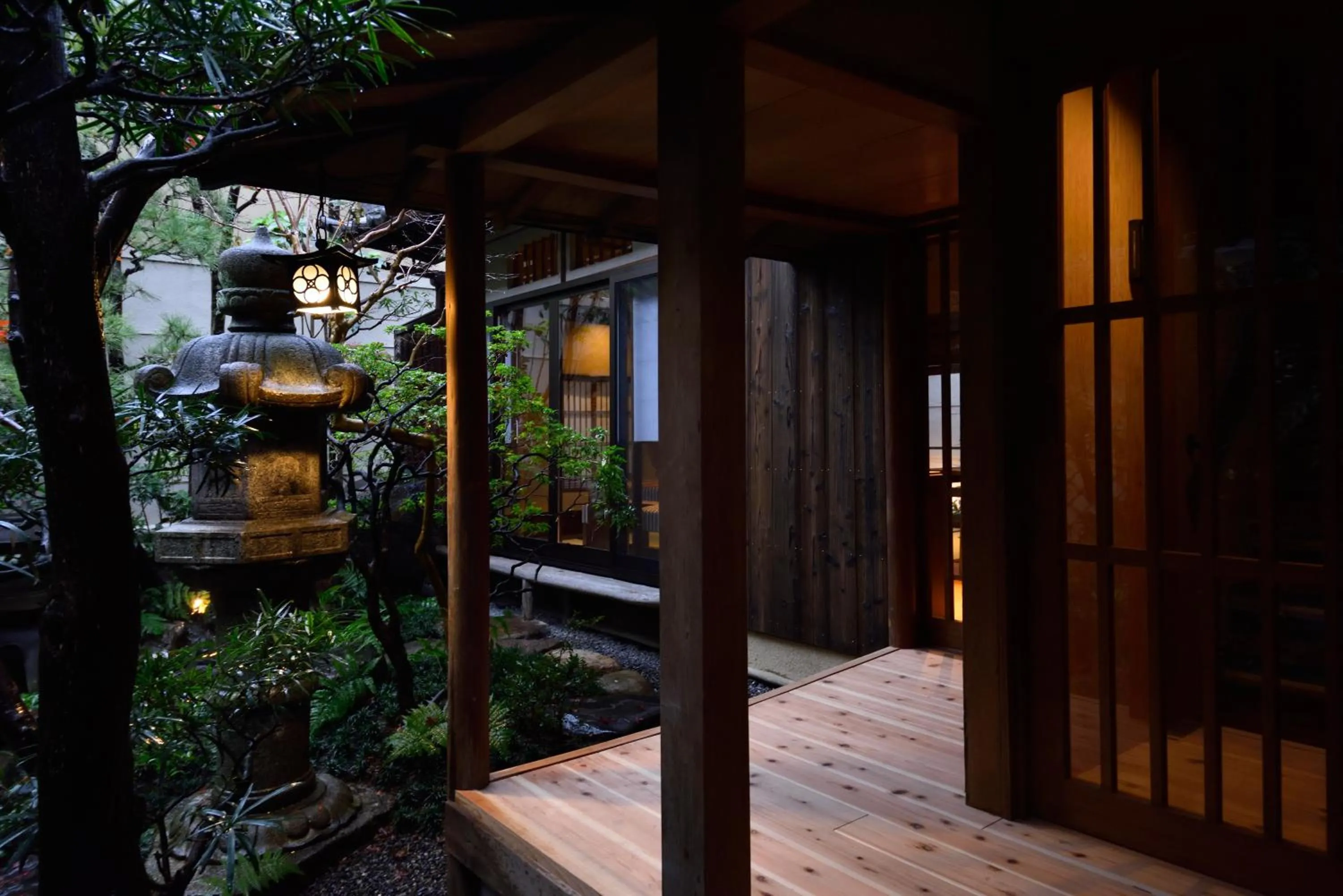 Garden in Muromachi Yutone Kyokoyado