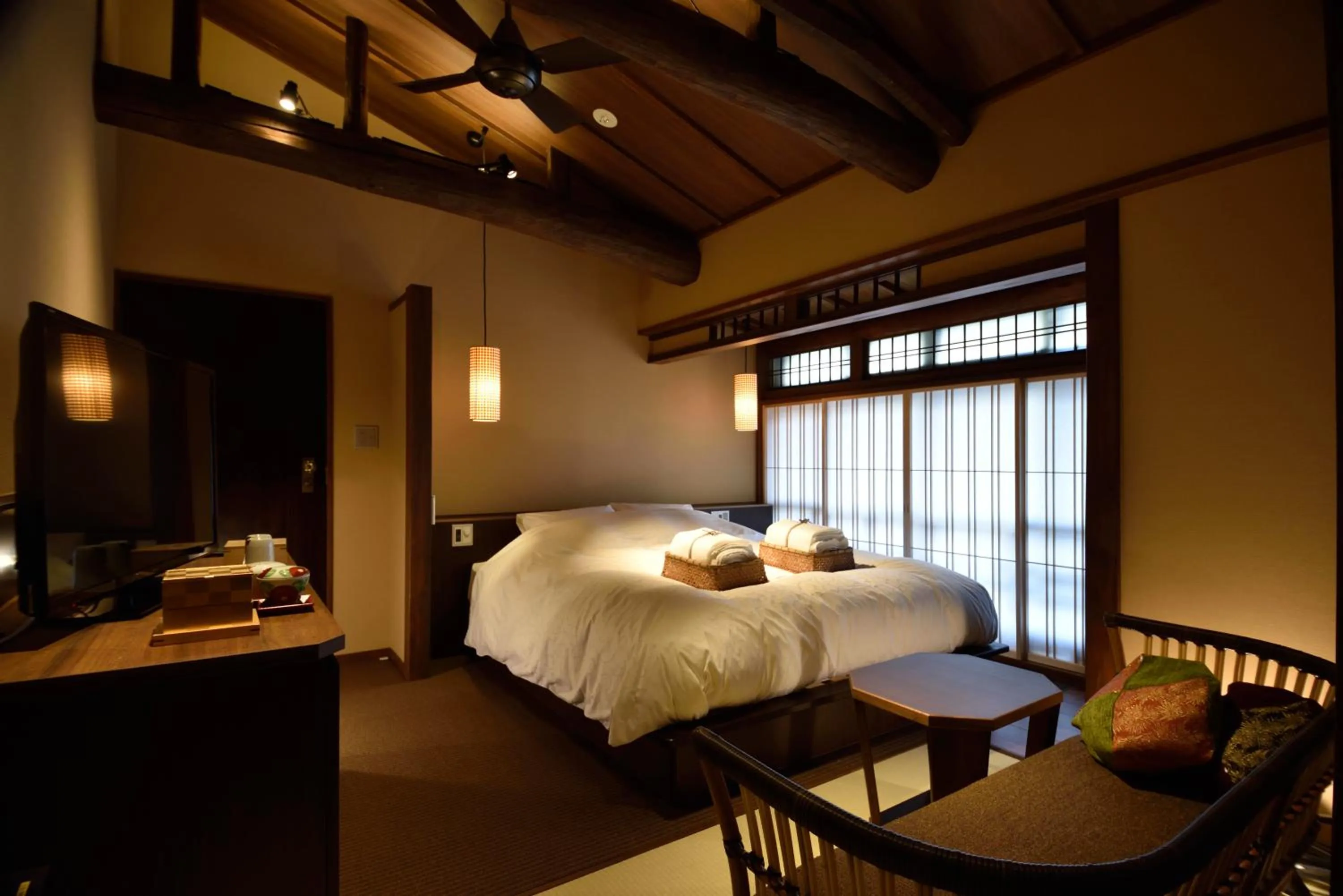 Photo of the whole room, Bed in Muromachi Yutone Kyokoyado